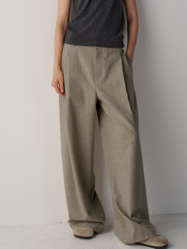 Facade Pattern Relaxed One-Tuck Banding Pants warm grey