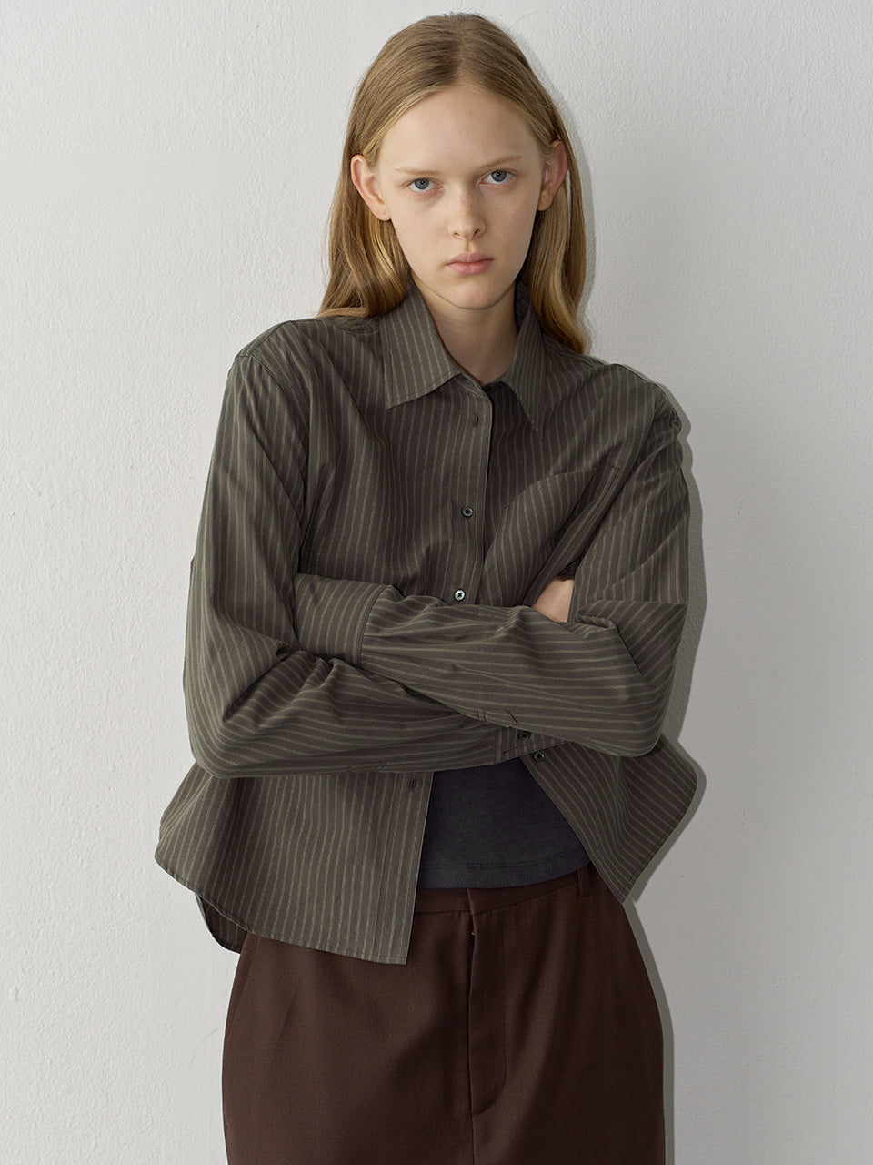 Facade Pattern Striped Crop Shirt charcoal