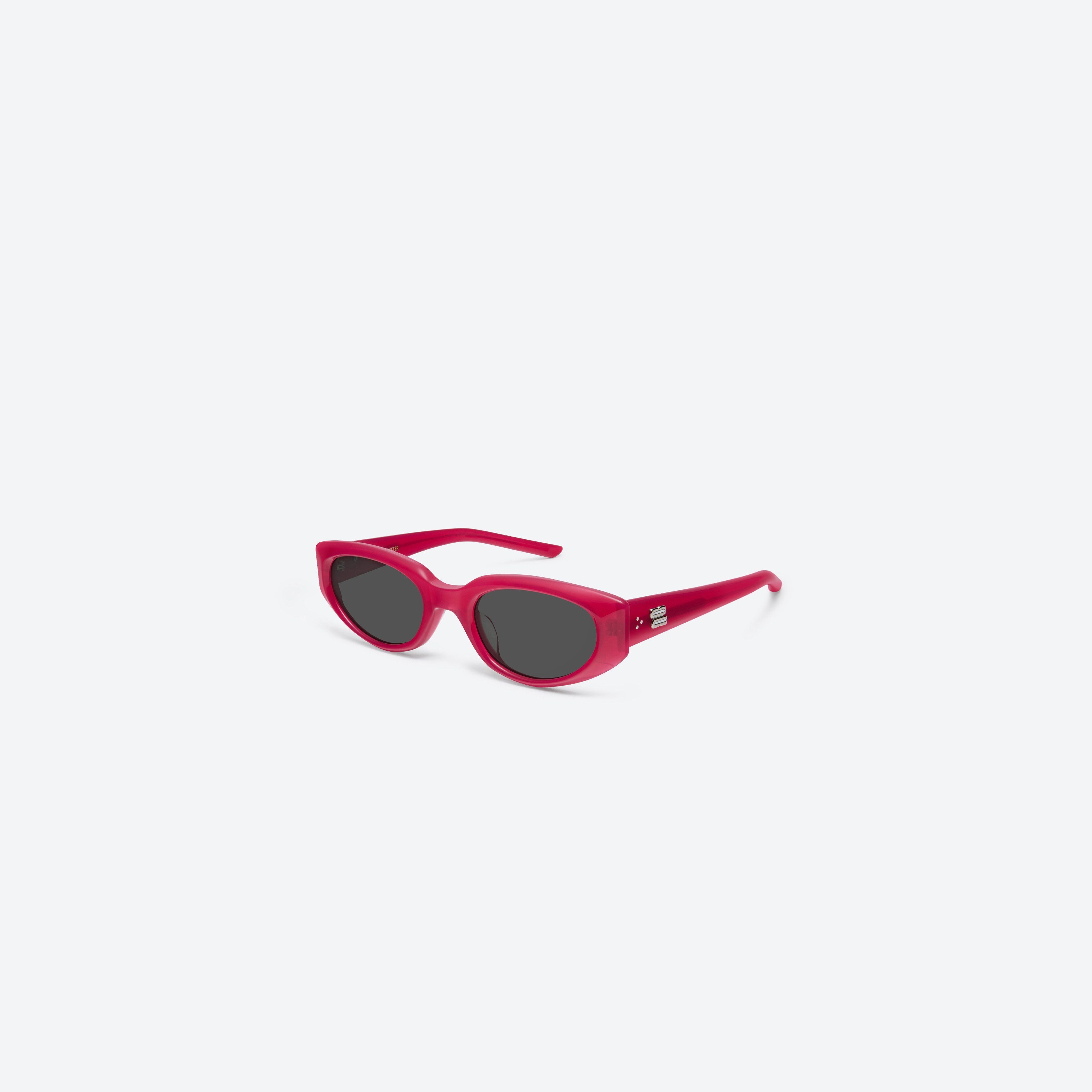 Gentle Monster Monta Rc6 Sunglasses in red, a premium Korean designer fashion accessory.