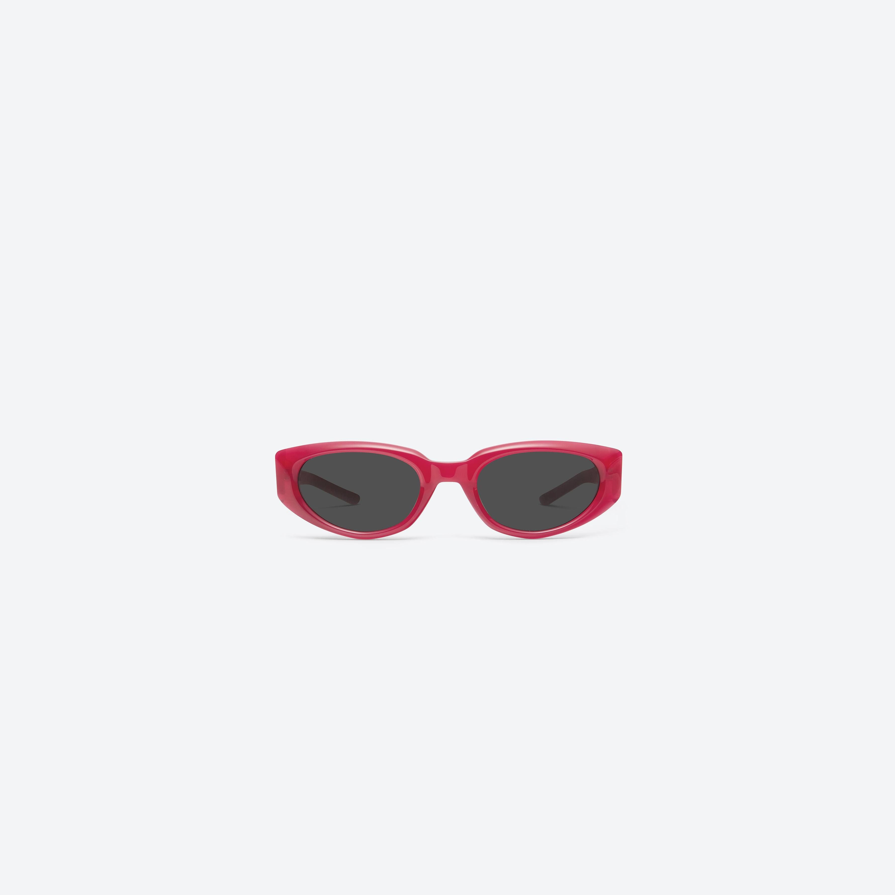 Gentle Monster Monta Rc6 Sunglasses in red, a premium Korean designer fashion accessory.