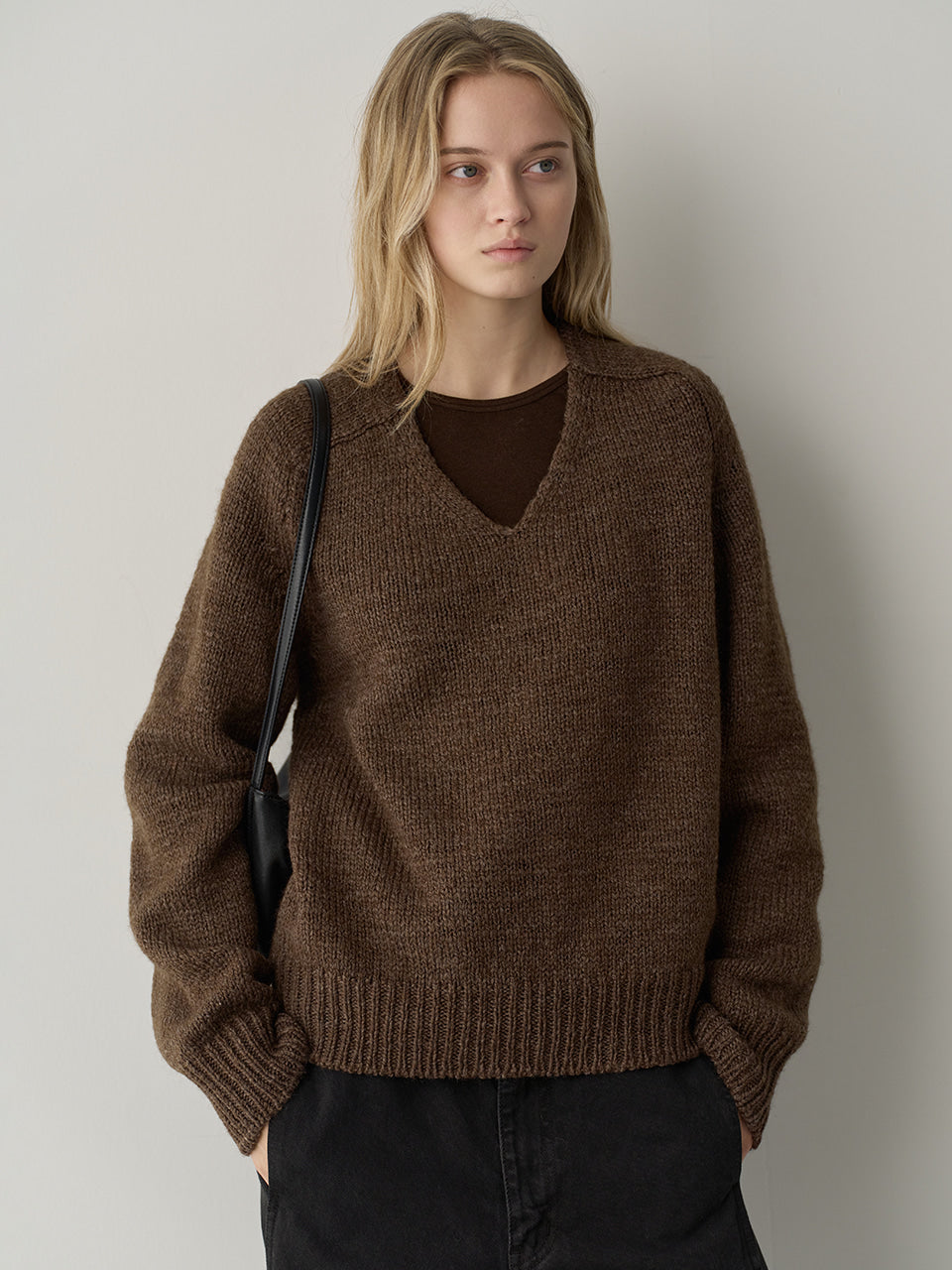 Facade Pattern Textured V-Neck Knitwear brown