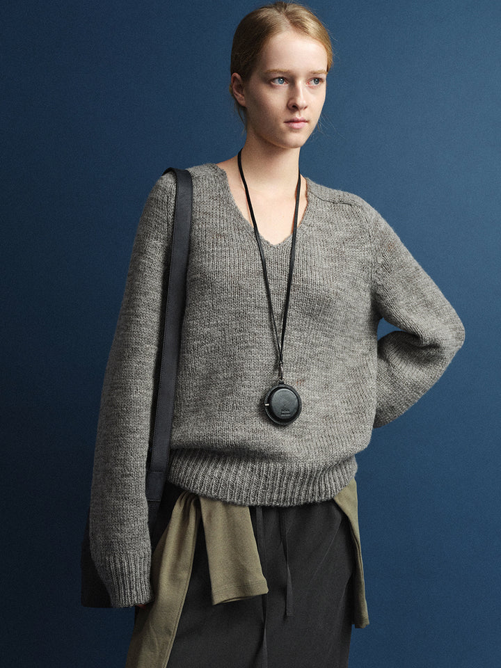 Facade Pattern Textured V-neck Knitwear grey
