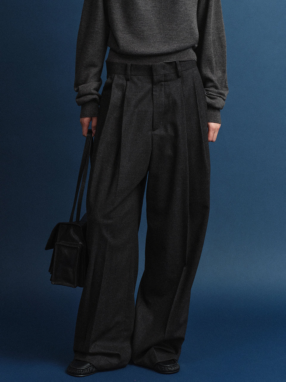 Facade Pattern Timeless Two-Pleat Wide Pants dark charcoal