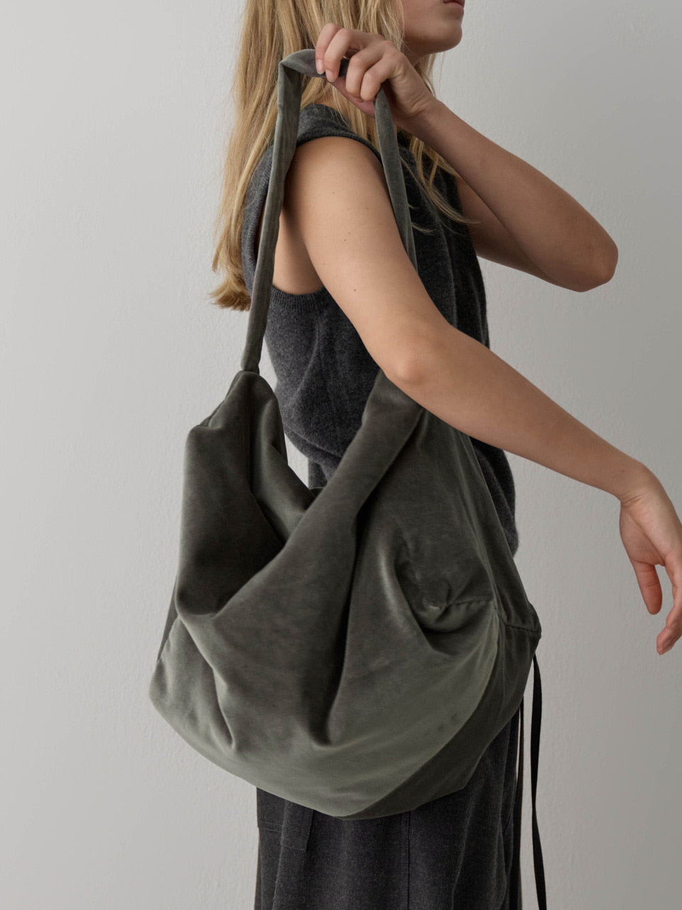 Facade Pattern Velvet Harper Bag ash
