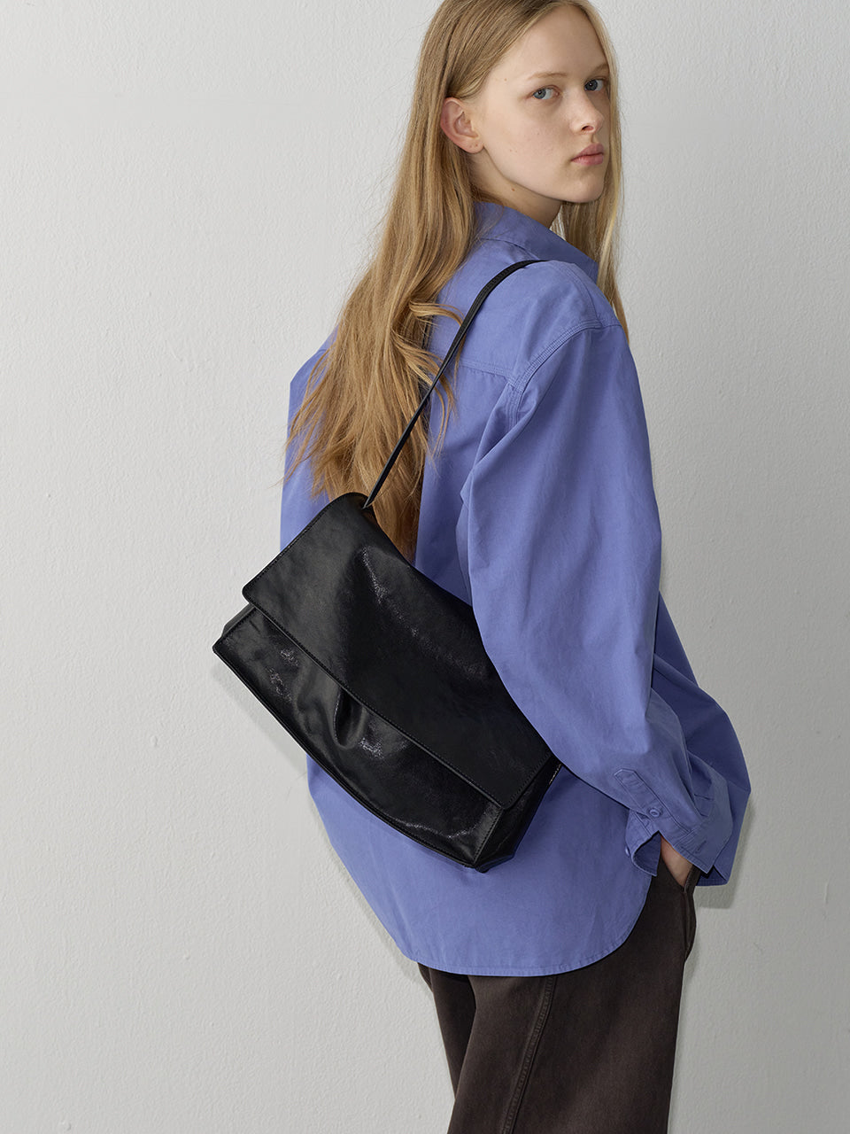 Facade Pattern Willow Flap Bag black