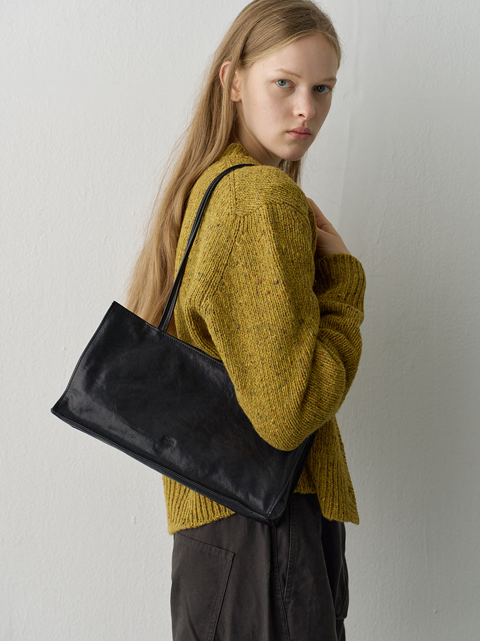 Facade Pattern Willow Zipper Shoulder Bag black