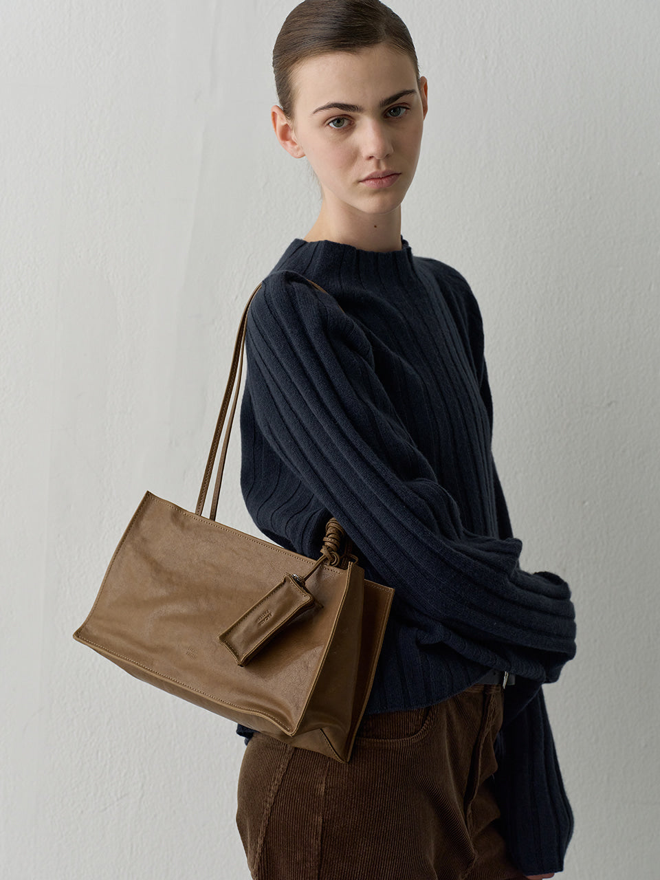 Facade Pattern Willow Zipper Shoulder Bag olive