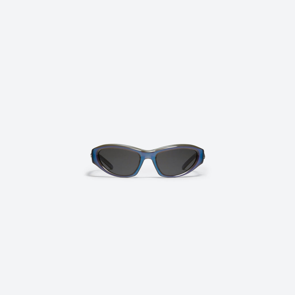Gentle Monster R.E.A.T Blc6 blue sunglasses, showcasing authentic Korean designer fashion.
