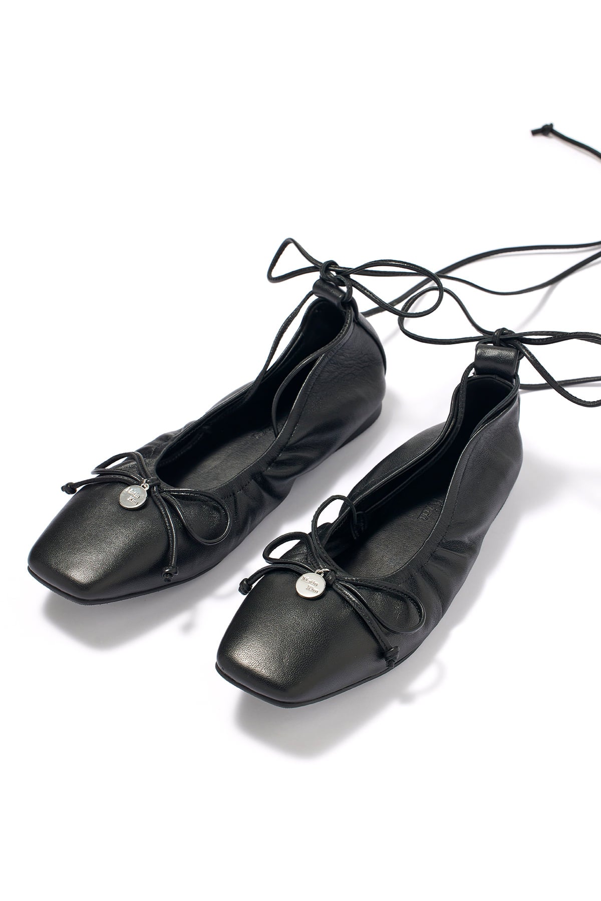 [matinkim] RIBBON BALLET FLAT SHOES IN BLACK