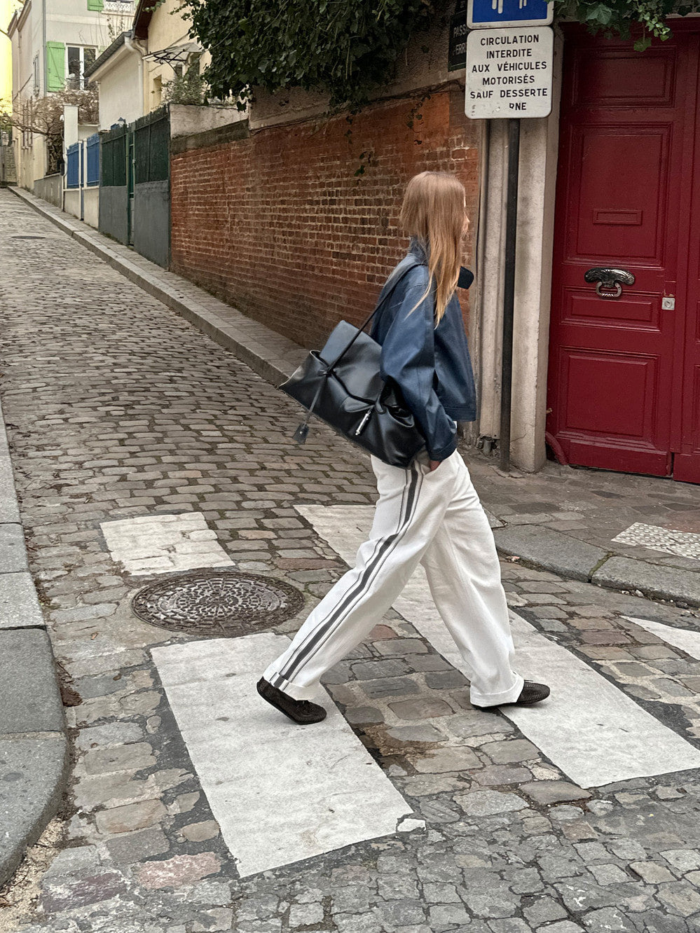 [low_classic] Haricot Flap Bag
Black
