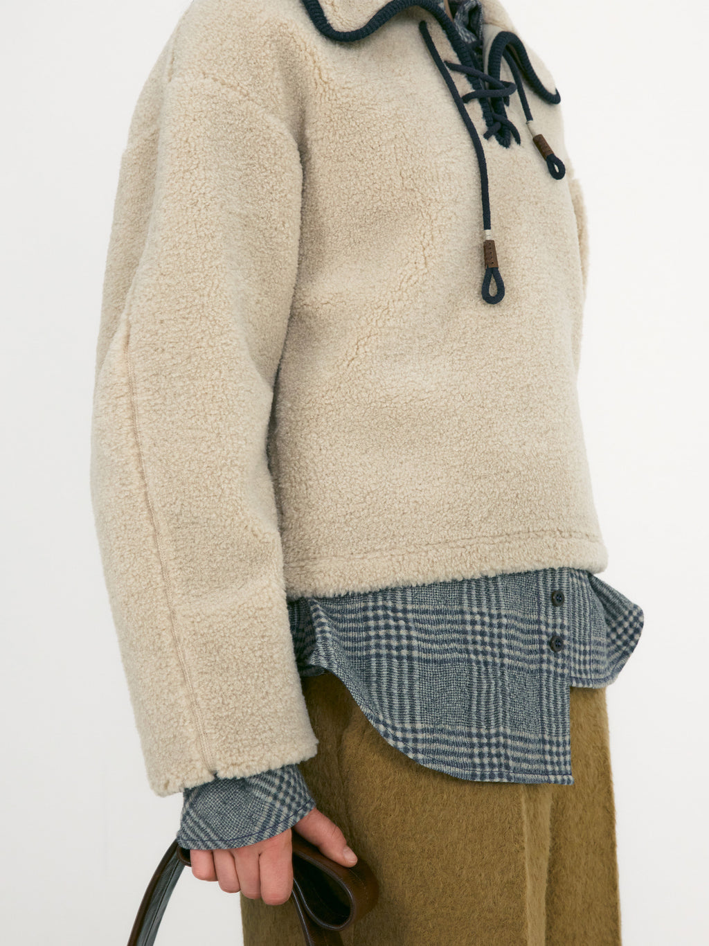 [low_classic] Fleece Lace Up Anorak
Beige