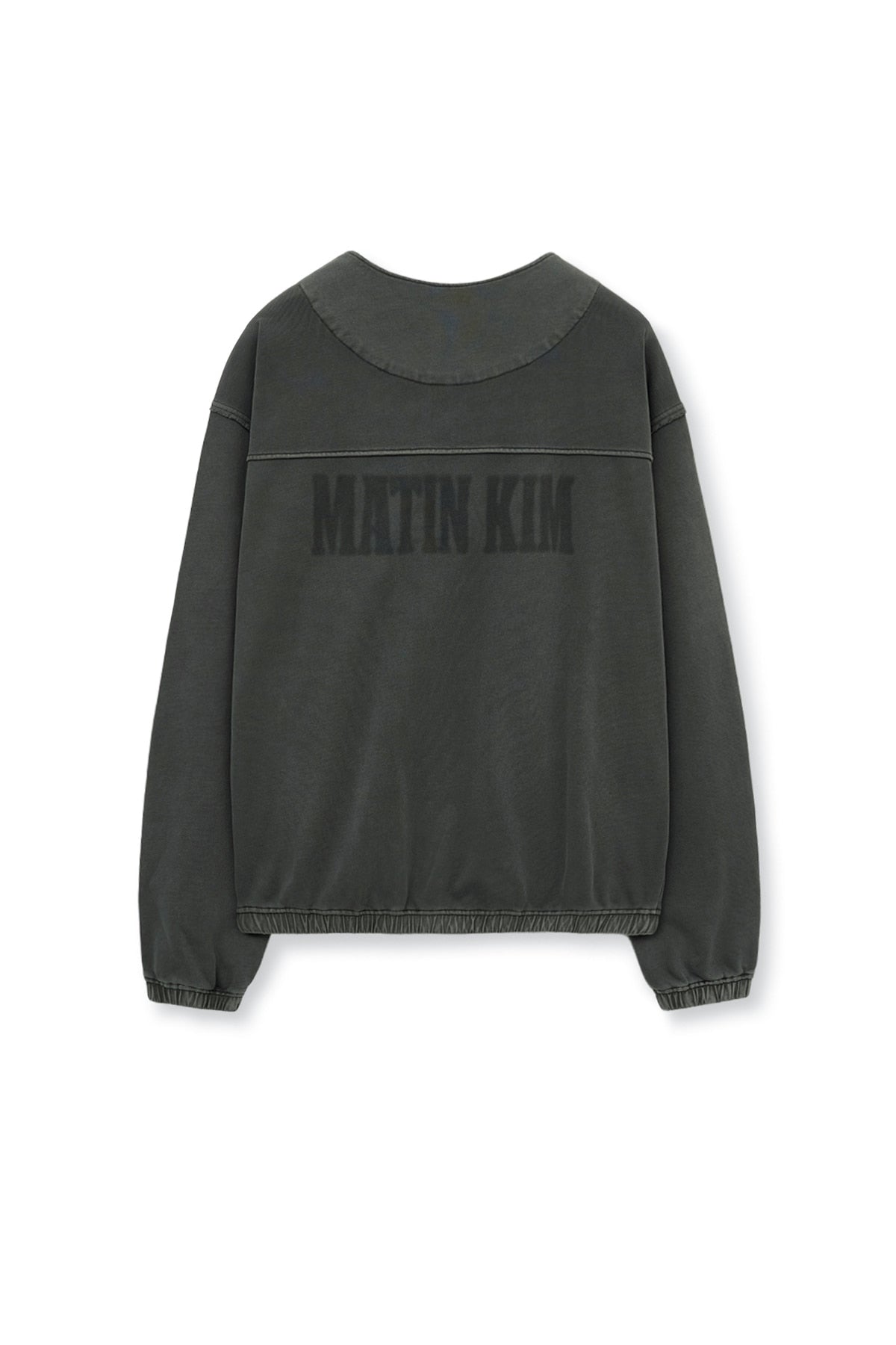 [matinkim] PIGMENT DYED COLLARLESS ZIP UP JUMPER FOR MEN IN CHARCOAL