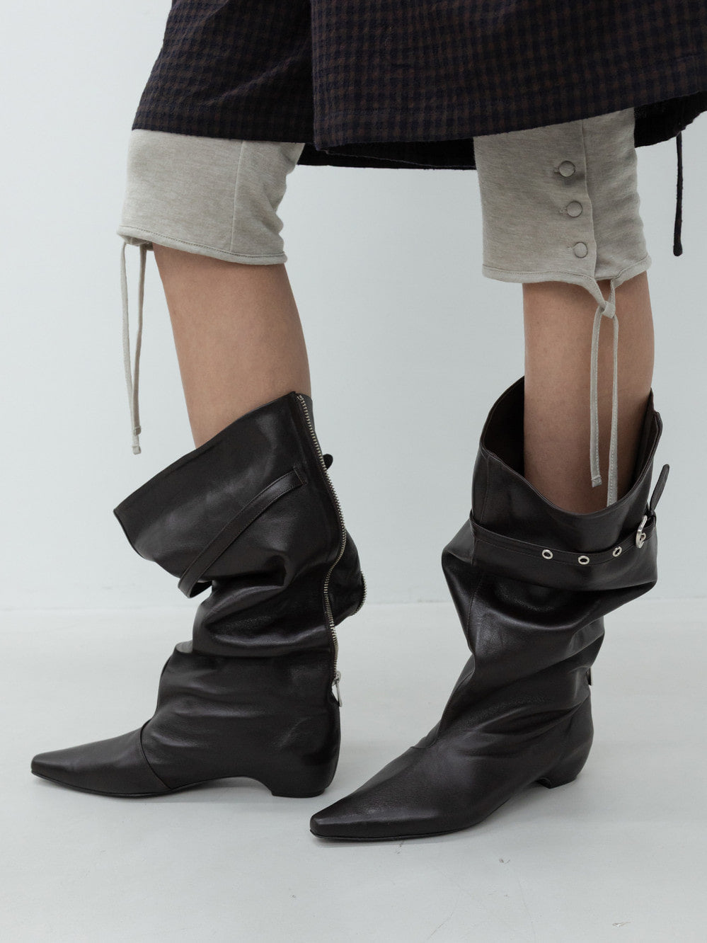 Low Classic Back-Zipped Middle Boots Brown