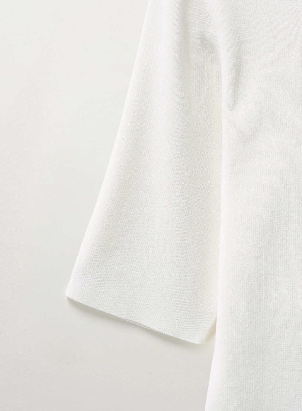 [satur] (W) Square Slim Fit Half Knit - White