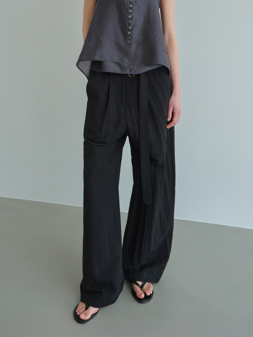 Low Classic Wide-Fit Belted Pants Black