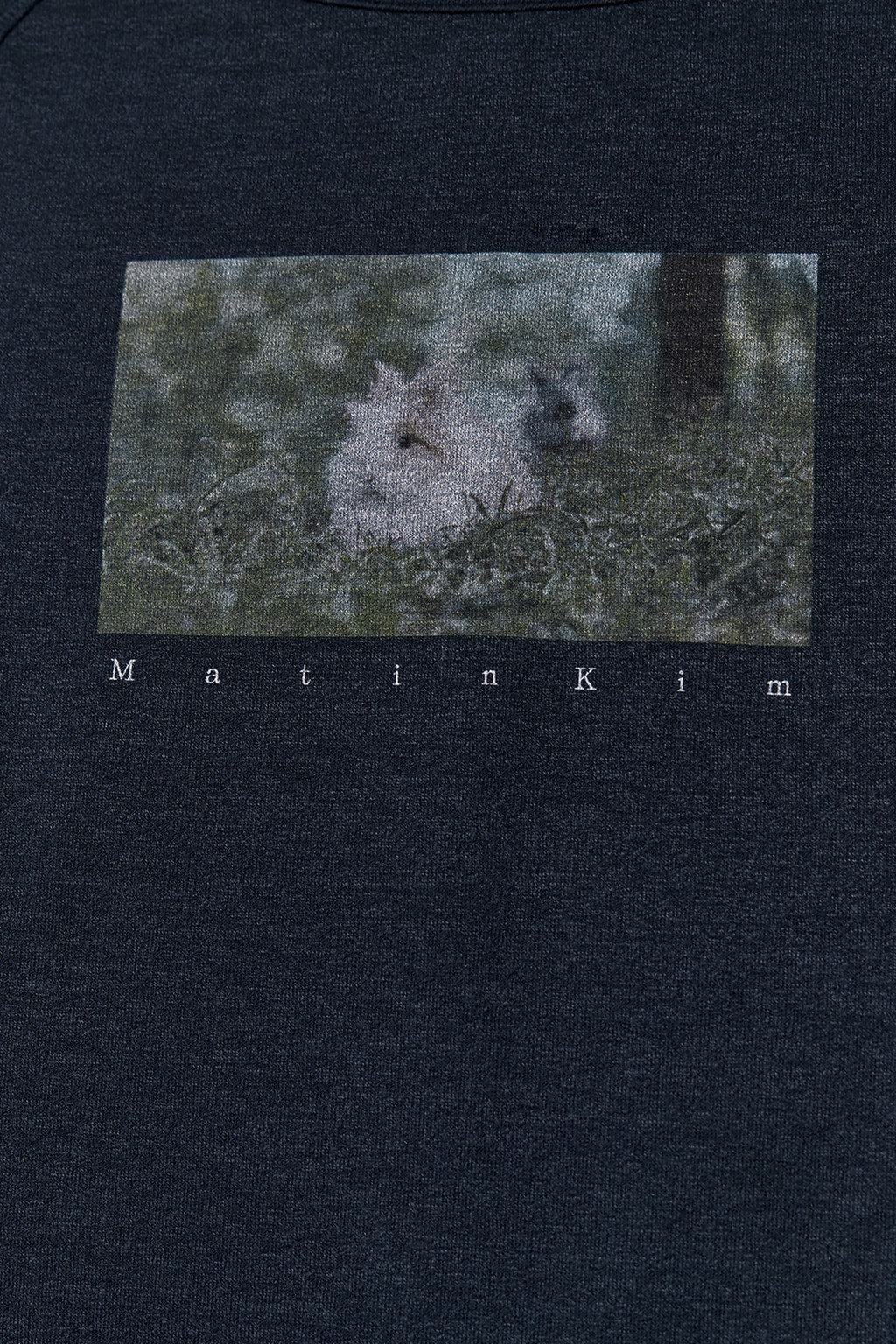 [matinkim] RABBIT PRINTING RAGLAN SLIM TOP IN NAVY
