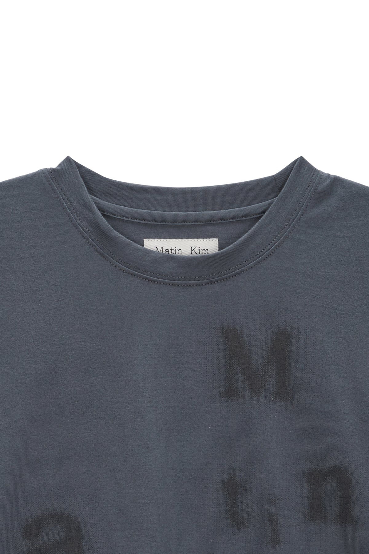 [matinkim] BLURRED LOGO CROP TOP IN CHARCOAL