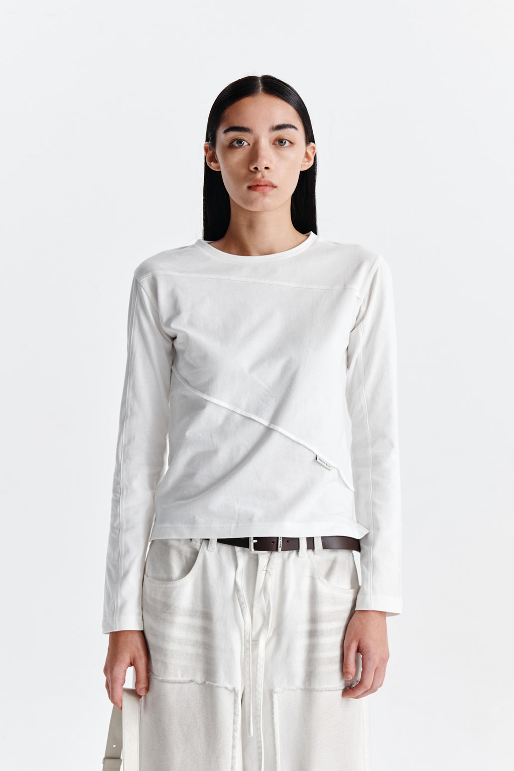 [matinkim] DIAGONAL SLIMFIT LONG SLEEVE TOP IN WHITE