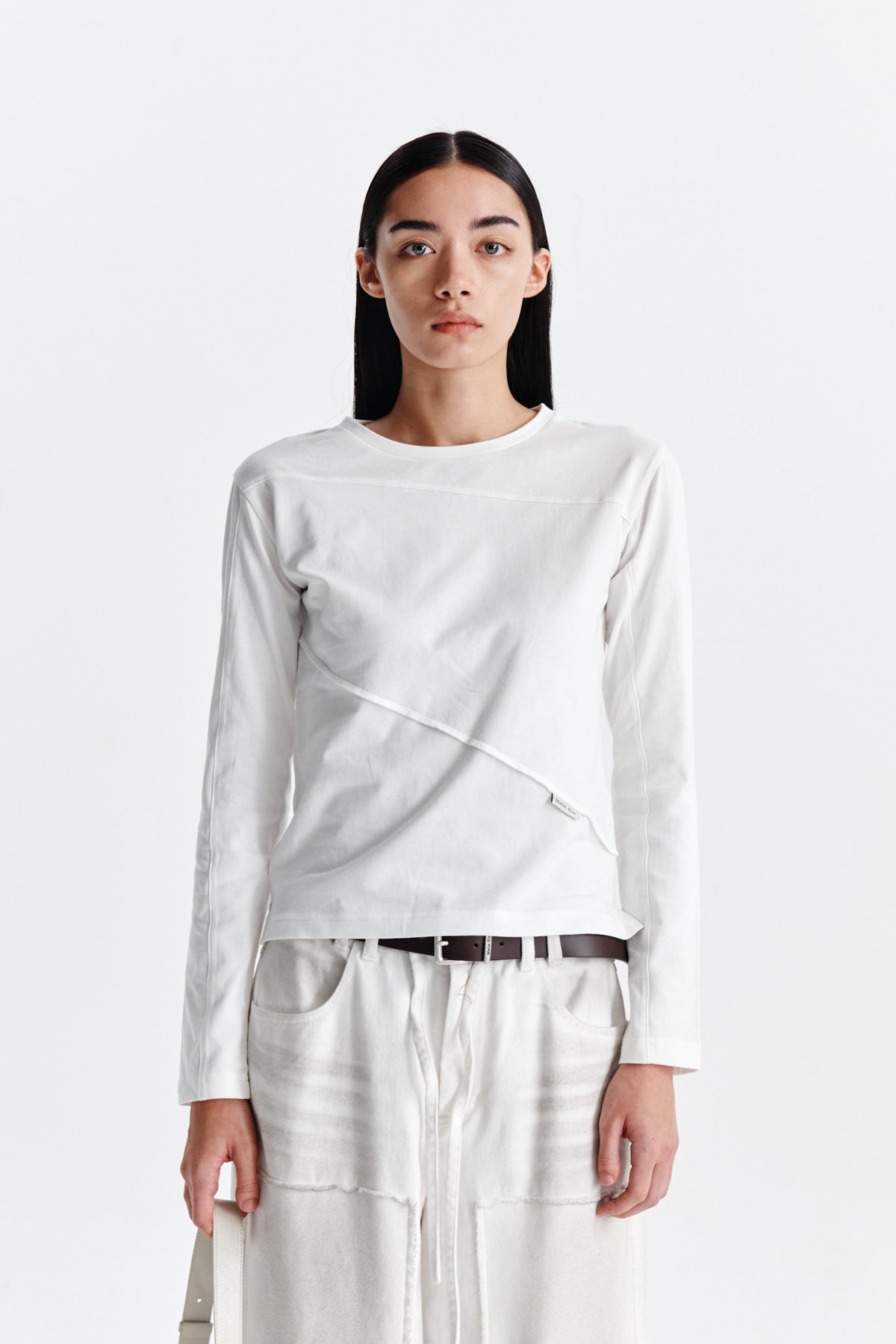 [matinkim] DIAGONAL SLIMFIT LONG SLEEVE TOP IN WHITE