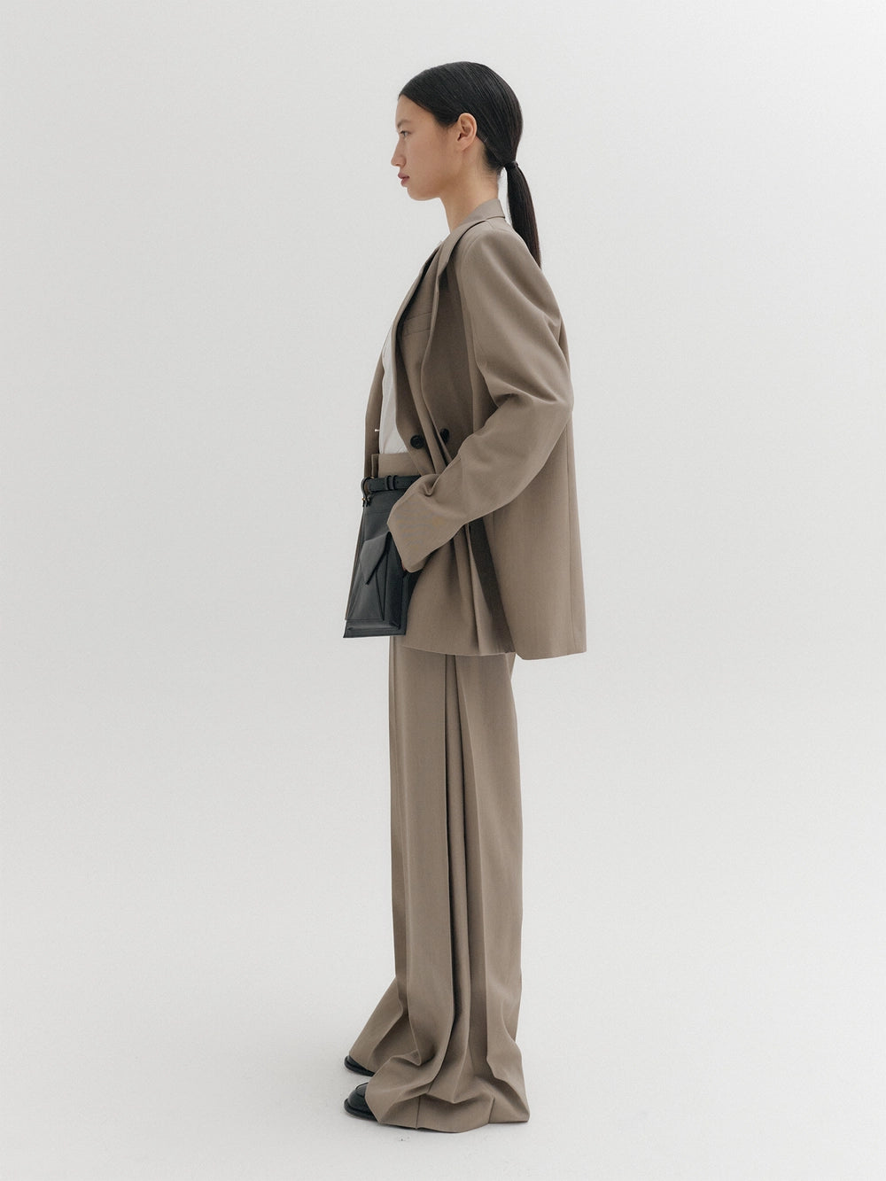 EENK Side Tuck Pants - Beige