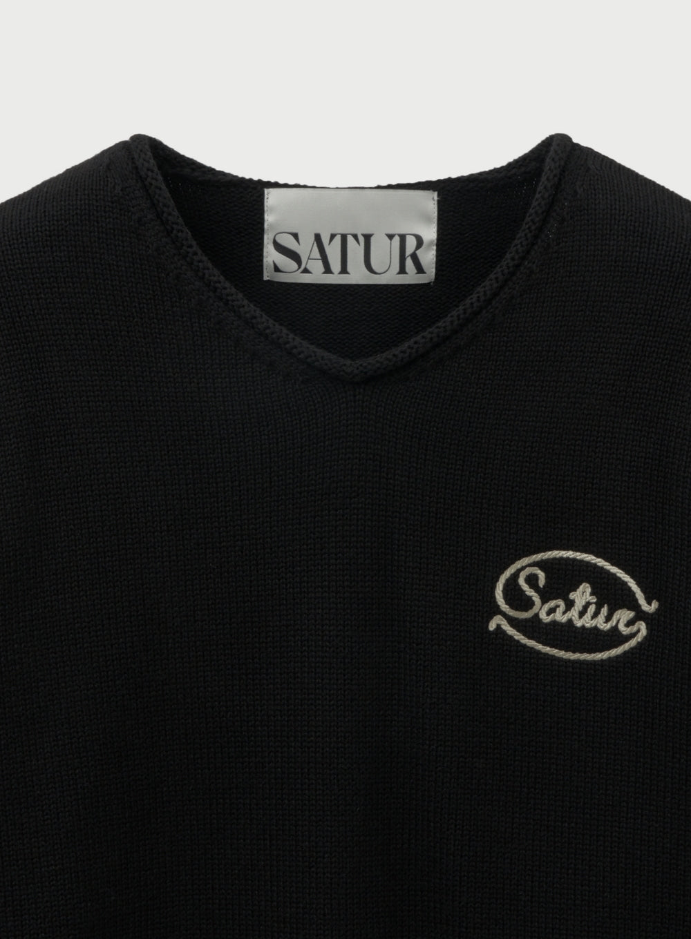 [satur] Rope Logo Embroidered V-Neck Knit - Black