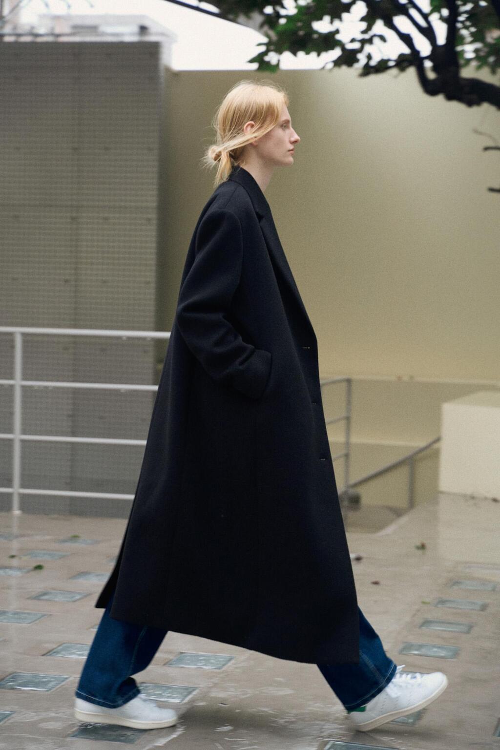 Facade Pattern Cashmere Minimal Coat black