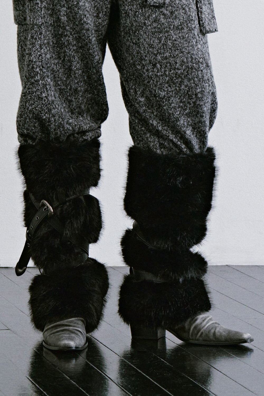 Treemingbird Leather-Buckled Faux-Fur Leg Warmers Black
