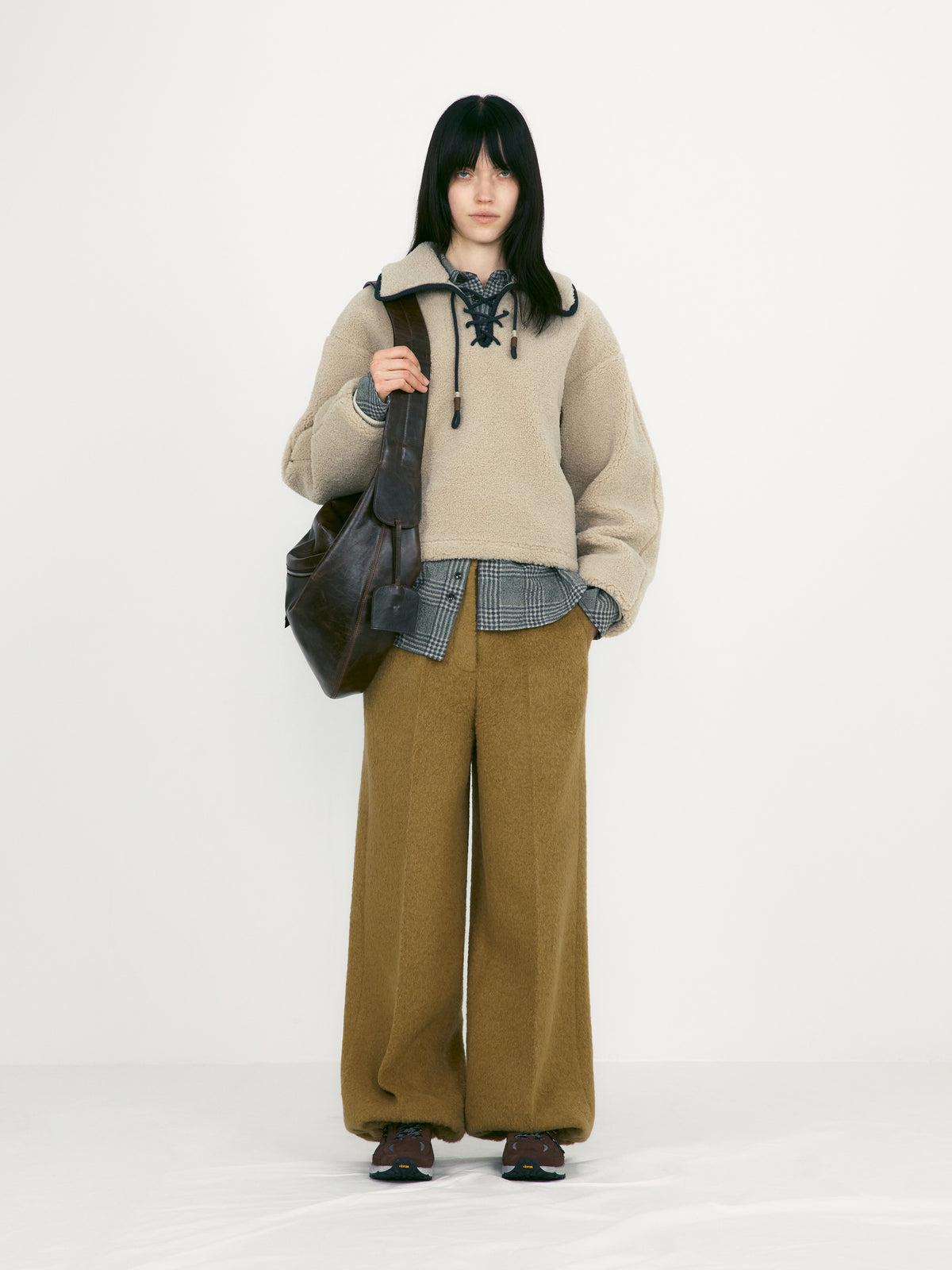 Low Classic Fleece Lace Up Anorak Beige