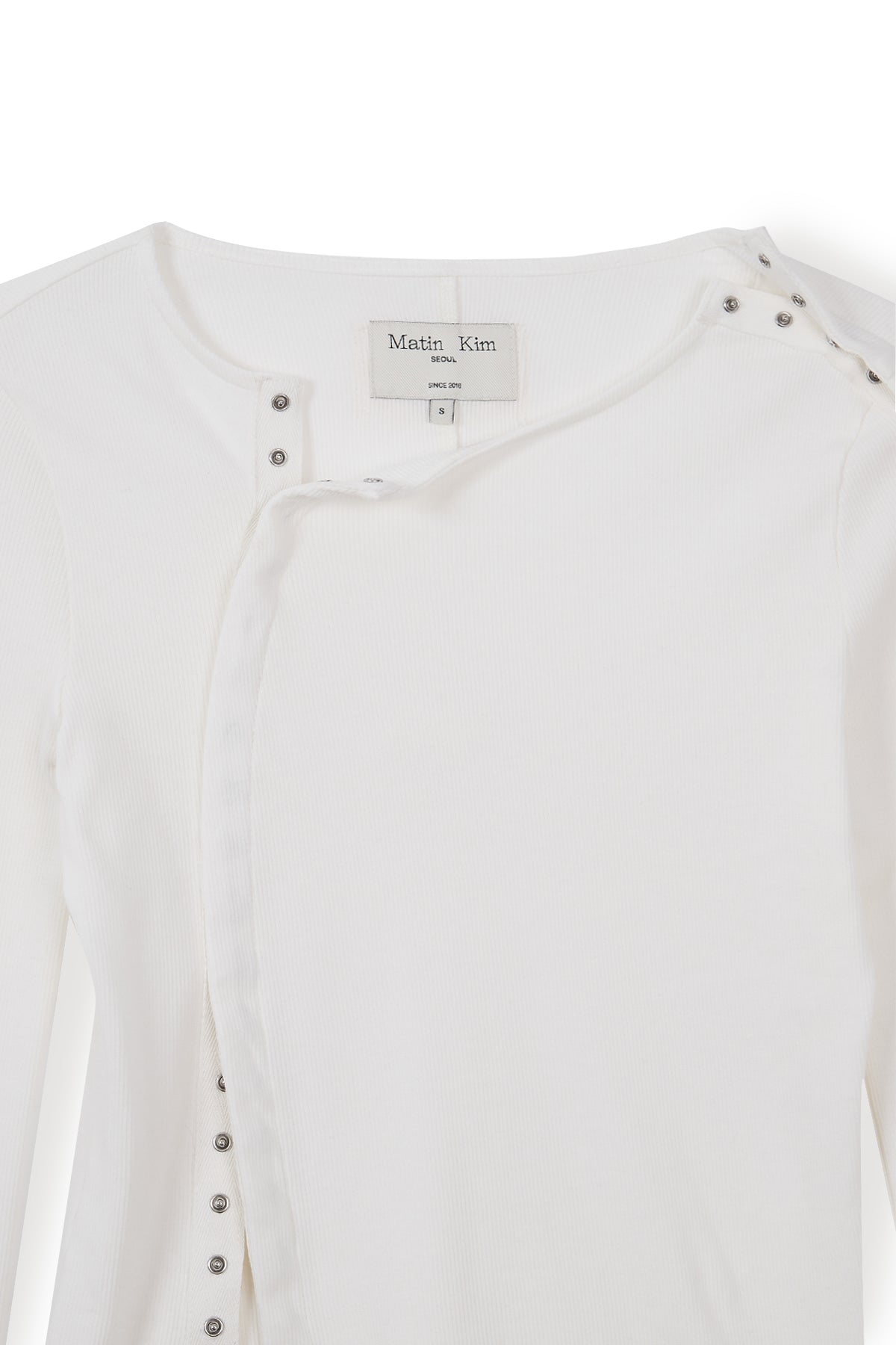 [matinkim] SNAP DETAIL SLIM TOP IN IVORY