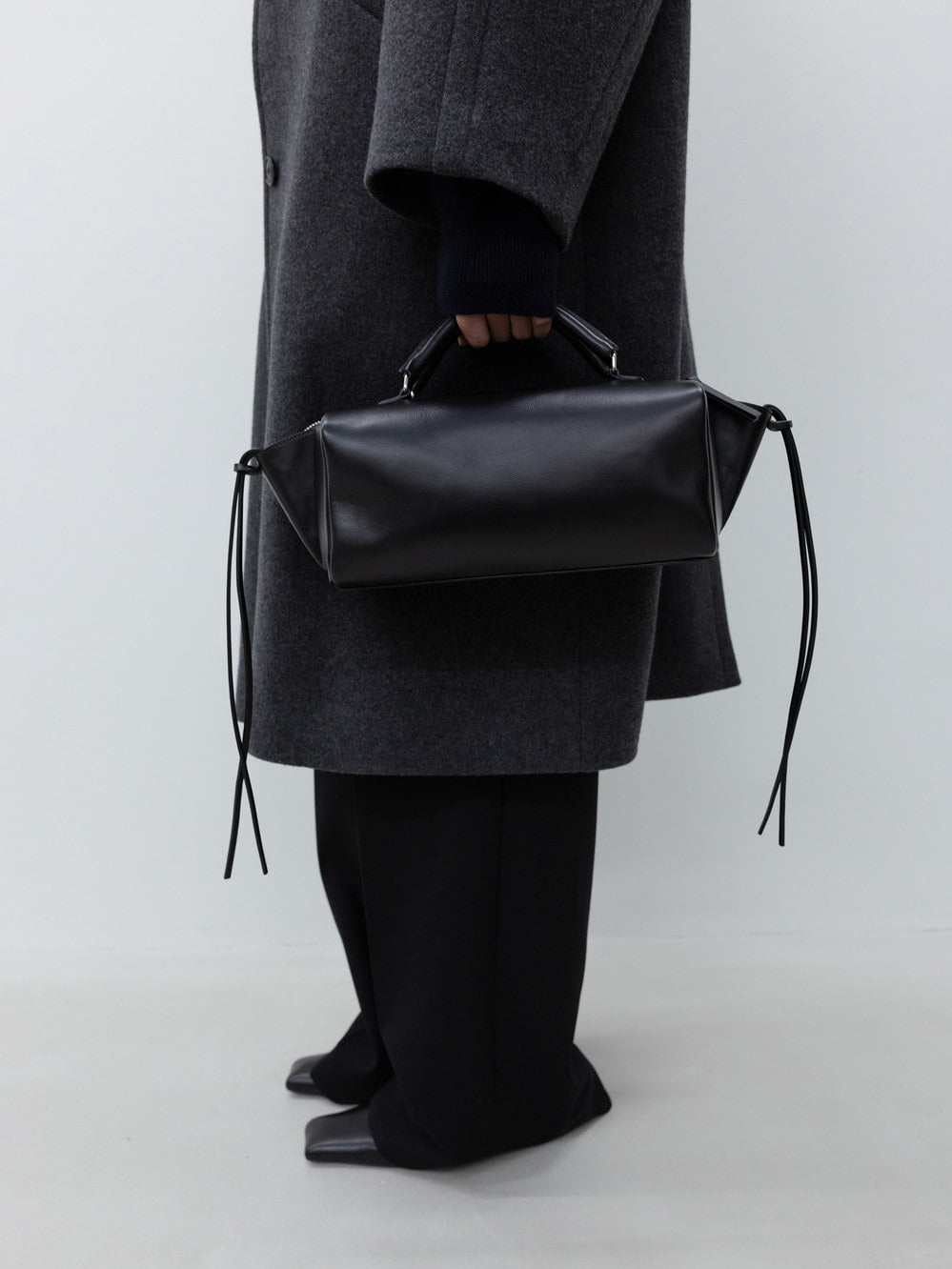 Low Classic Loaf Tote Bag Black