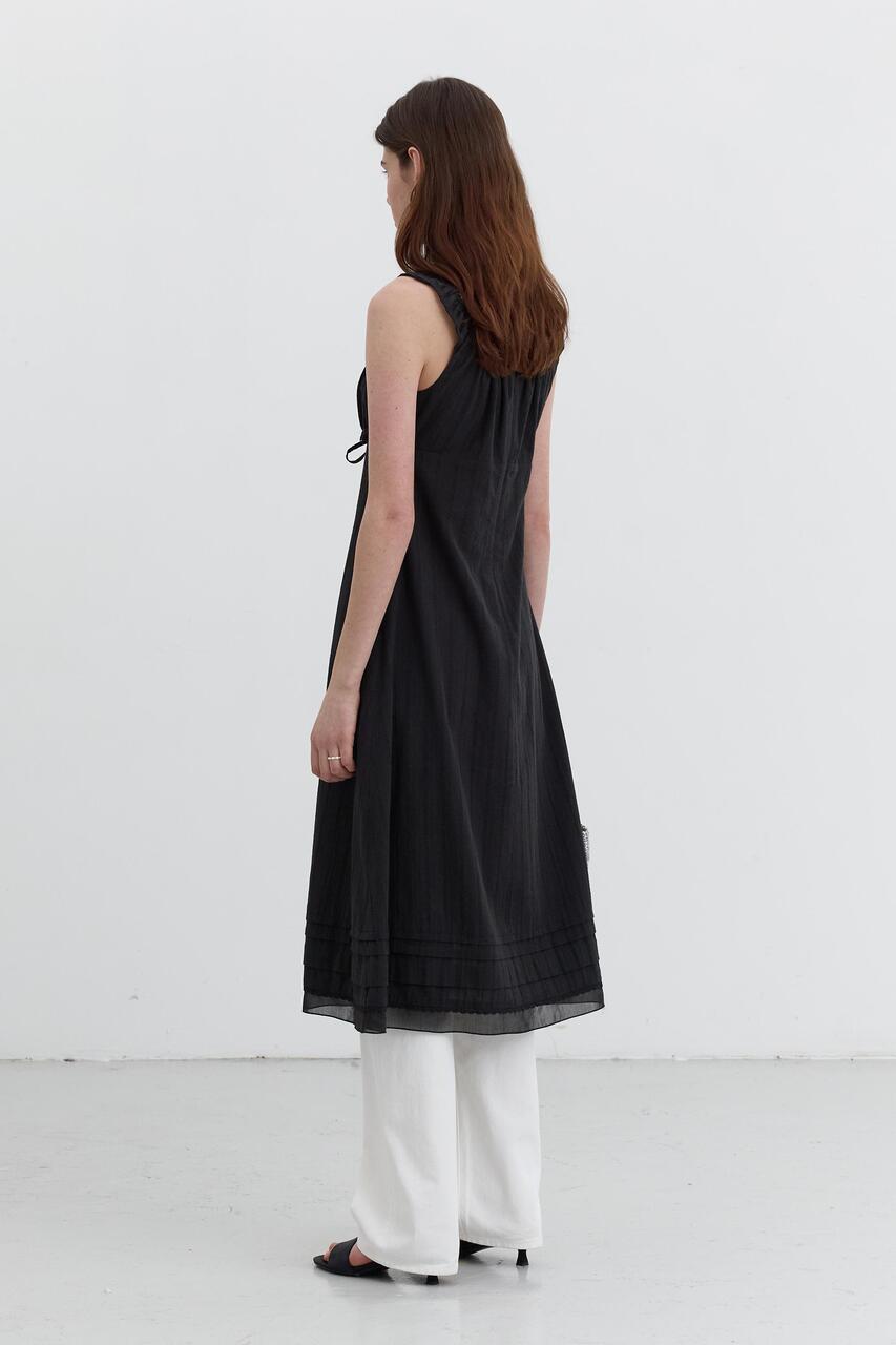 Dunst Shirring Ribboned Sleeveless Dress Black
