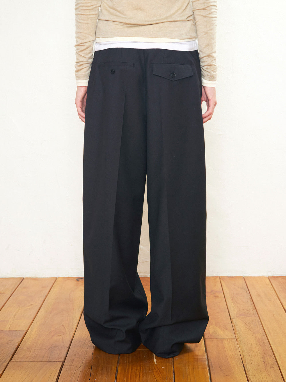 Low Classic Low-Rise Slacks Black
