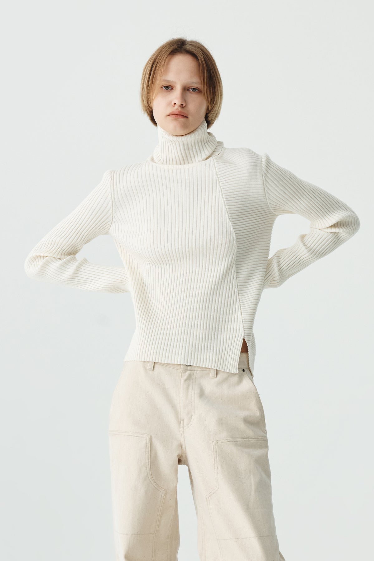 Matinkim Neck Slit Point Turtle Neck Pullover IN White