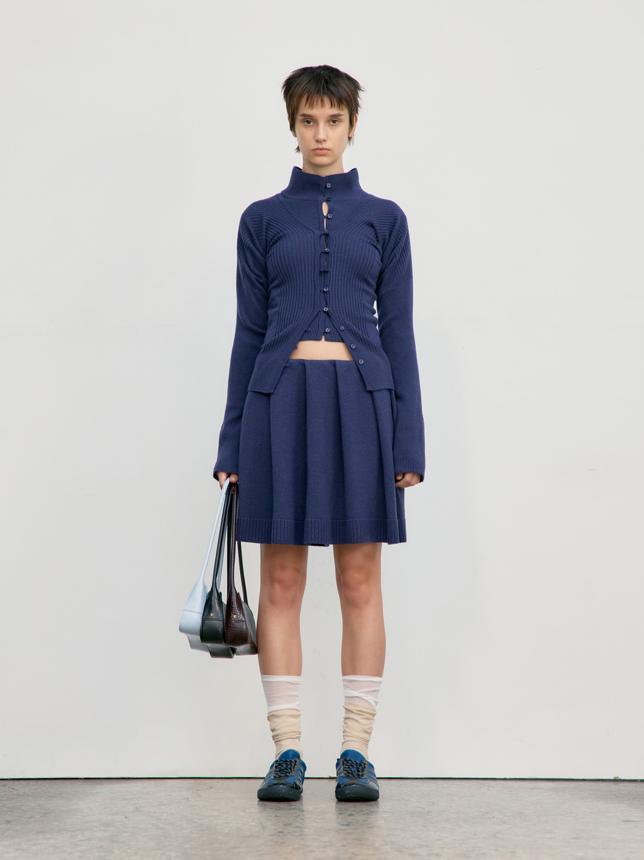 [low_classic] High Neck Knit Cardigan
Navy