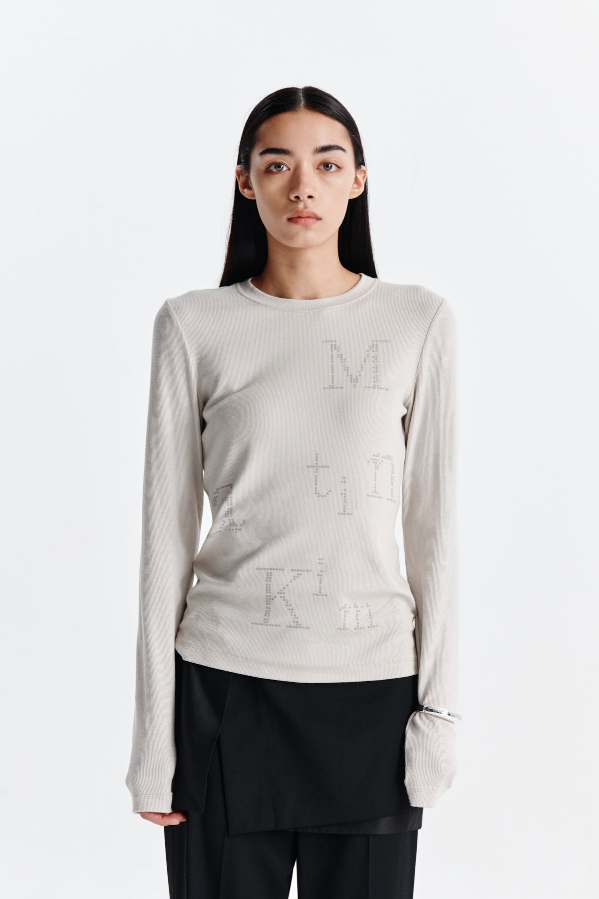 [matinkim] DOT GRAPHIC LOGO LETTERING TOP IN LIGHT BEIGE