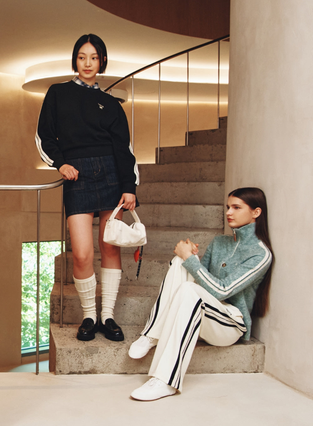 [satur] (W) Lawton Crop Sweatshirt - Black