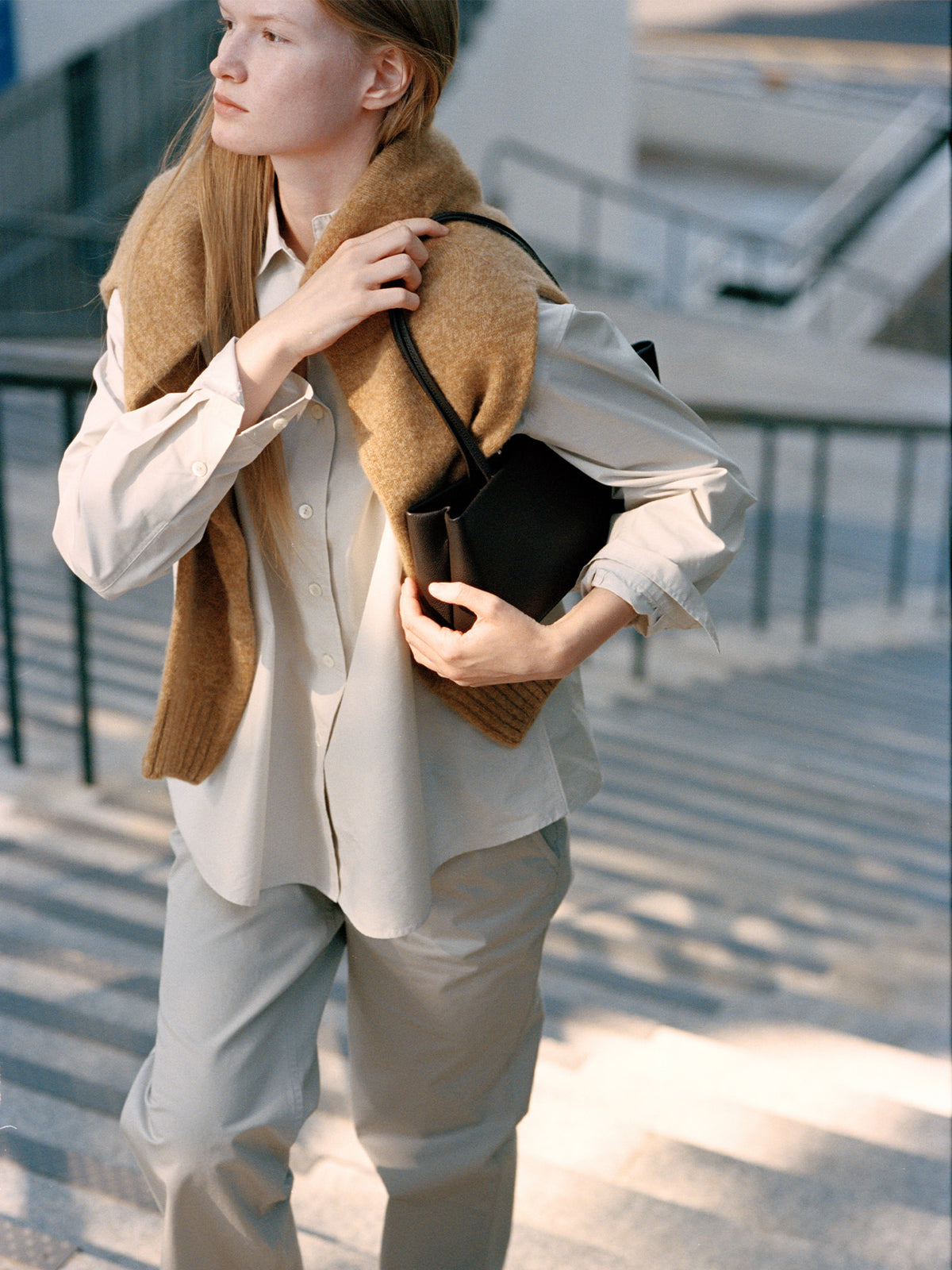 Nothing Written Della tote bag (Deep brown)