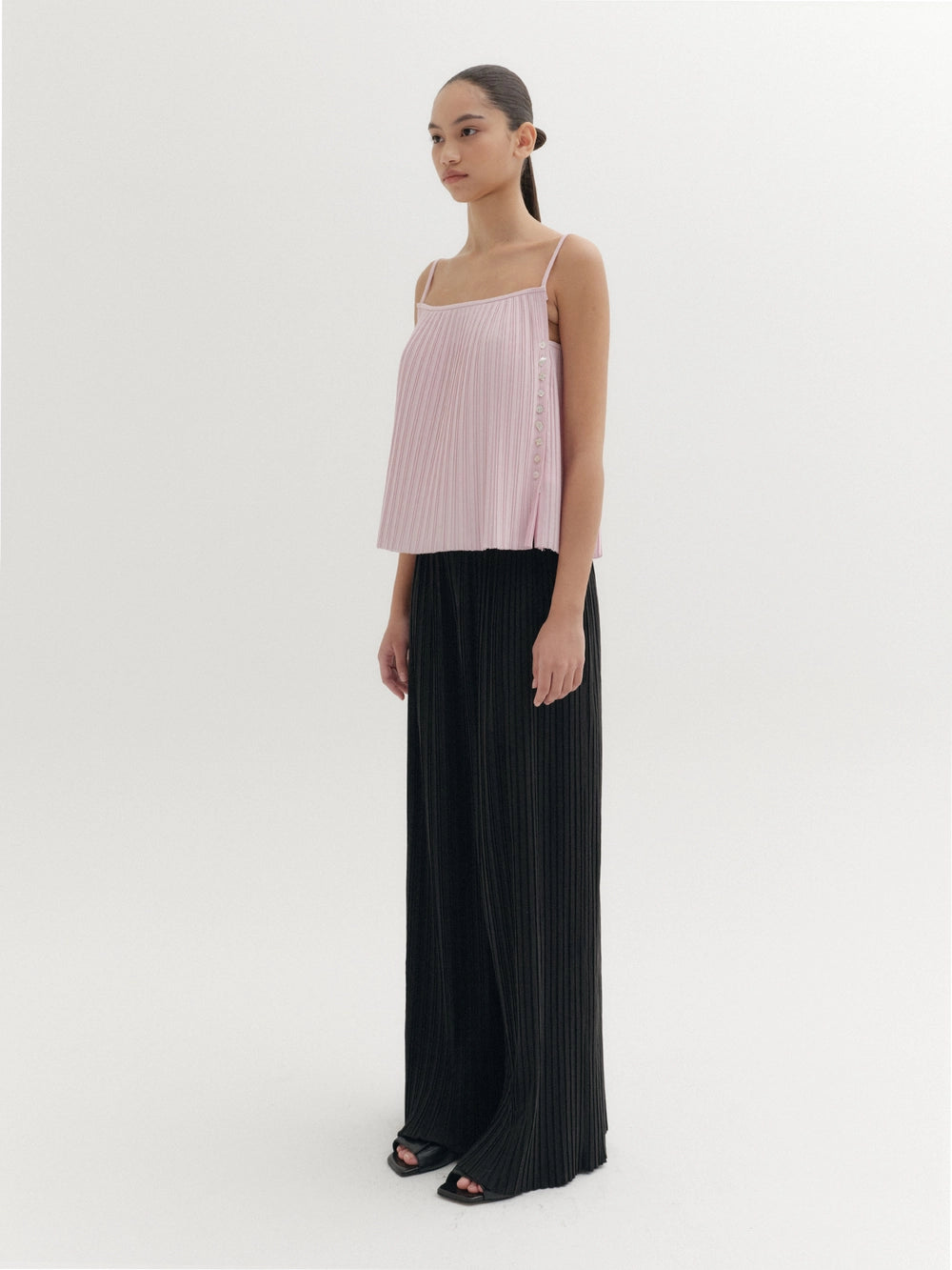 EENK Pleated Straight Pants - Black