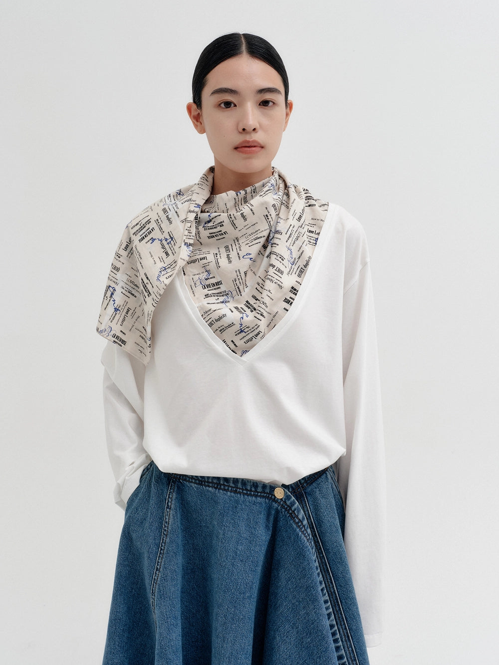 EENK Detachable Scarf V-neck T-shirt - Ivory