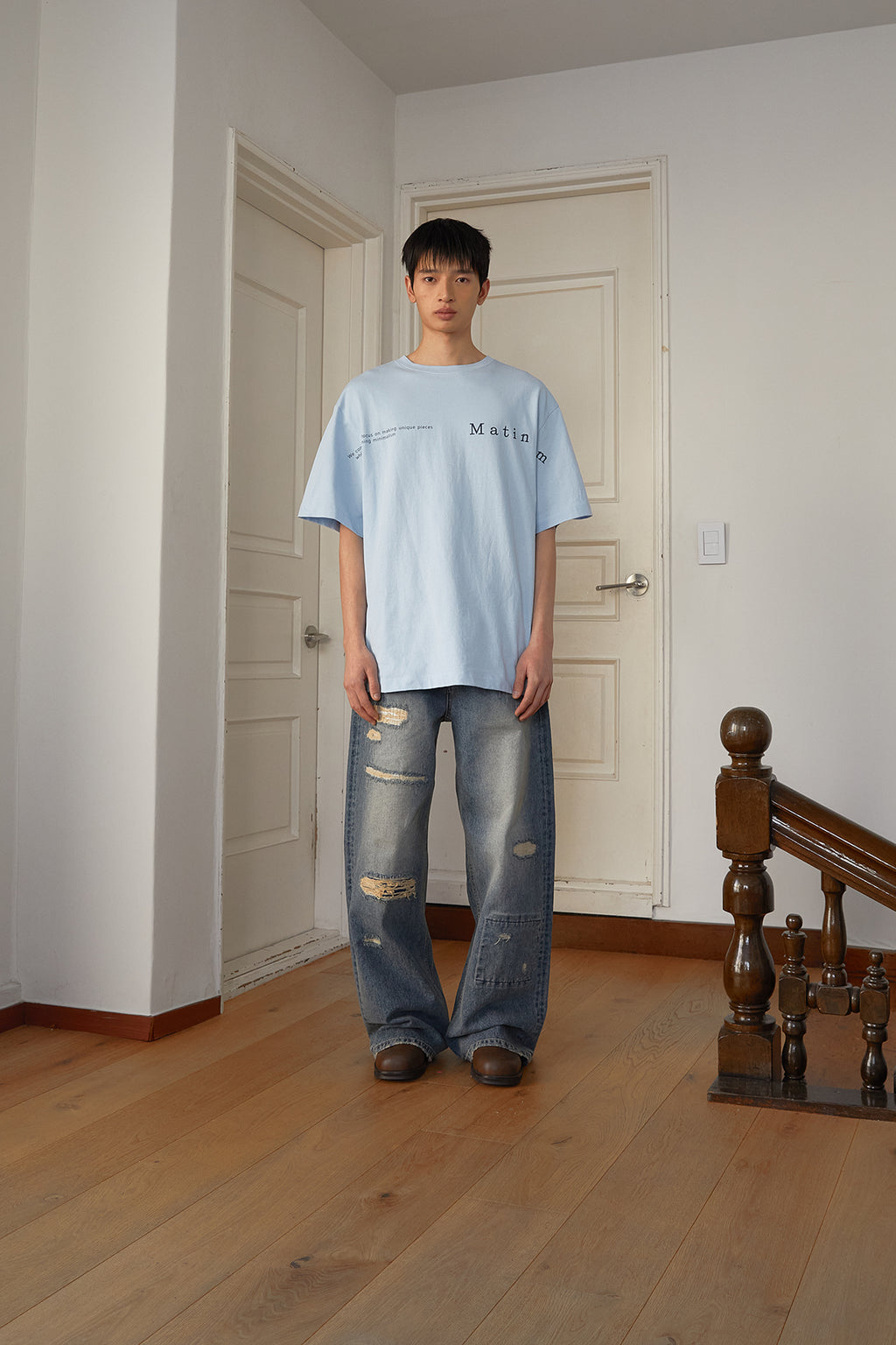 [matinkim] HALF TEXT LOGO TOP FOR MEN IN SKY