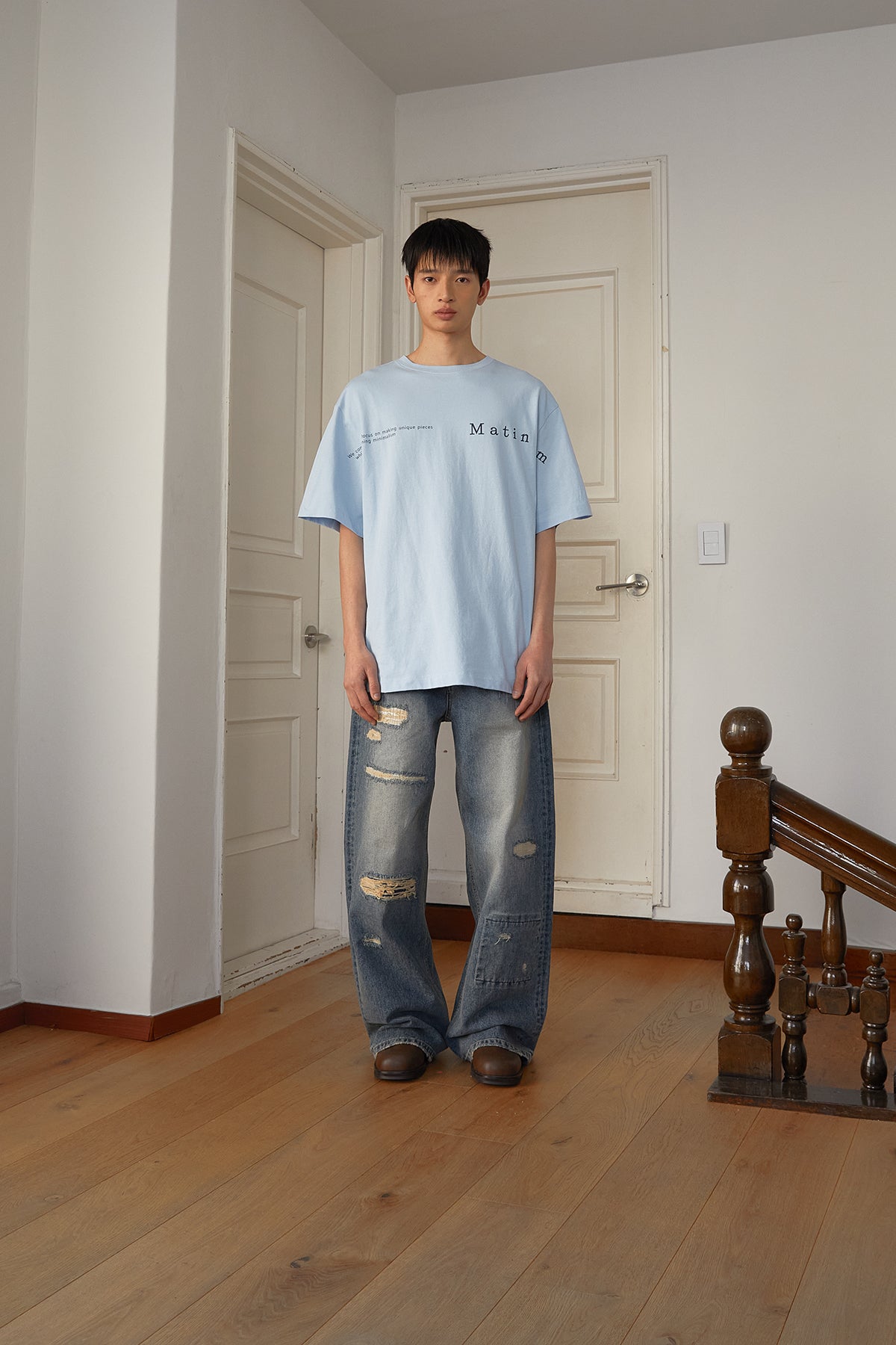 [matinkim] HALF TEXT LOGO TOP FOR MEN IN SKY