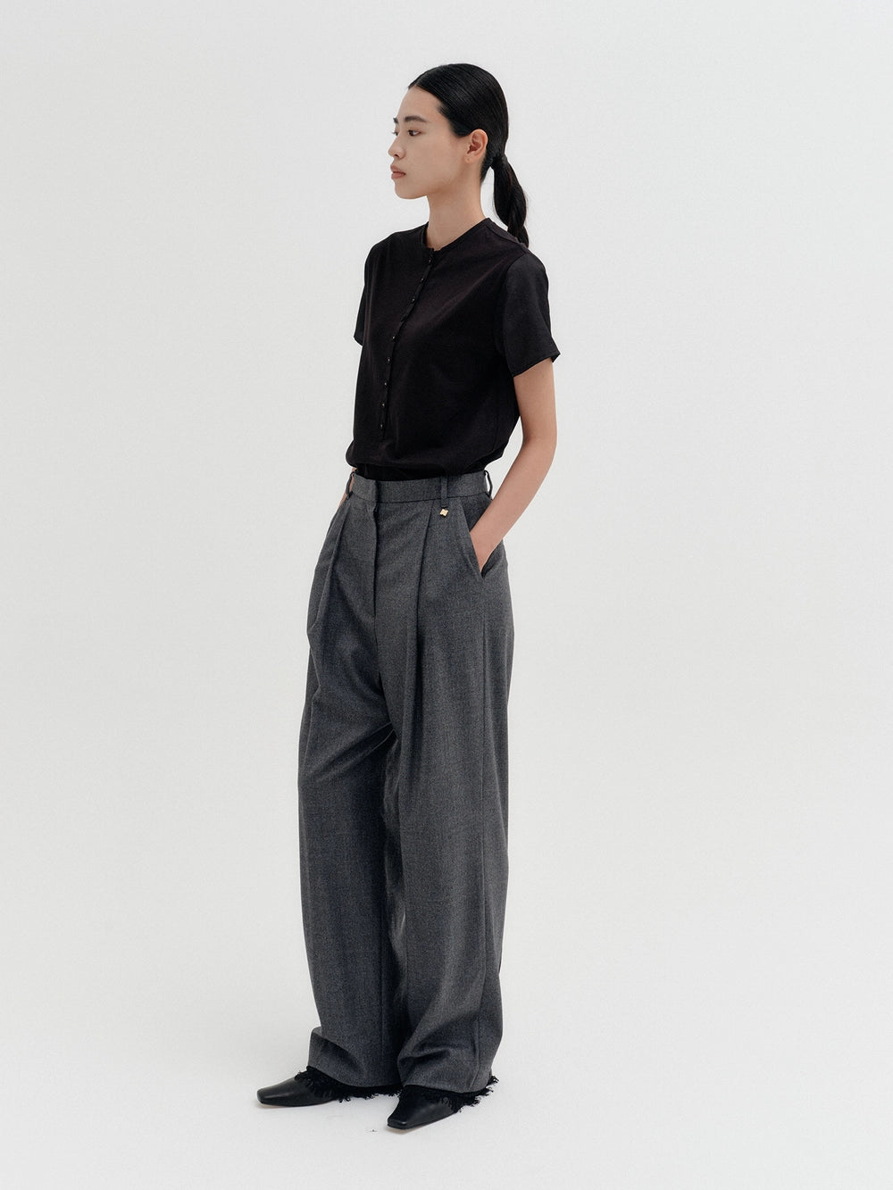 EENK Button-Up Round Neck T-shirt - Black