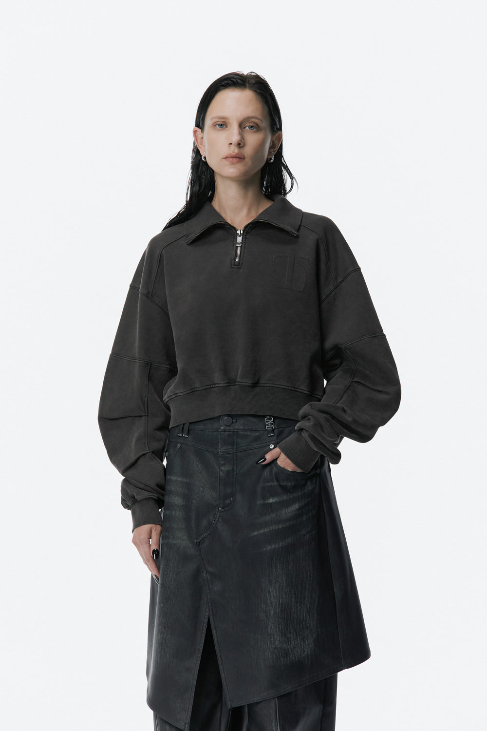 Treemingbird Embossed High-Neck Short Zip-up Black