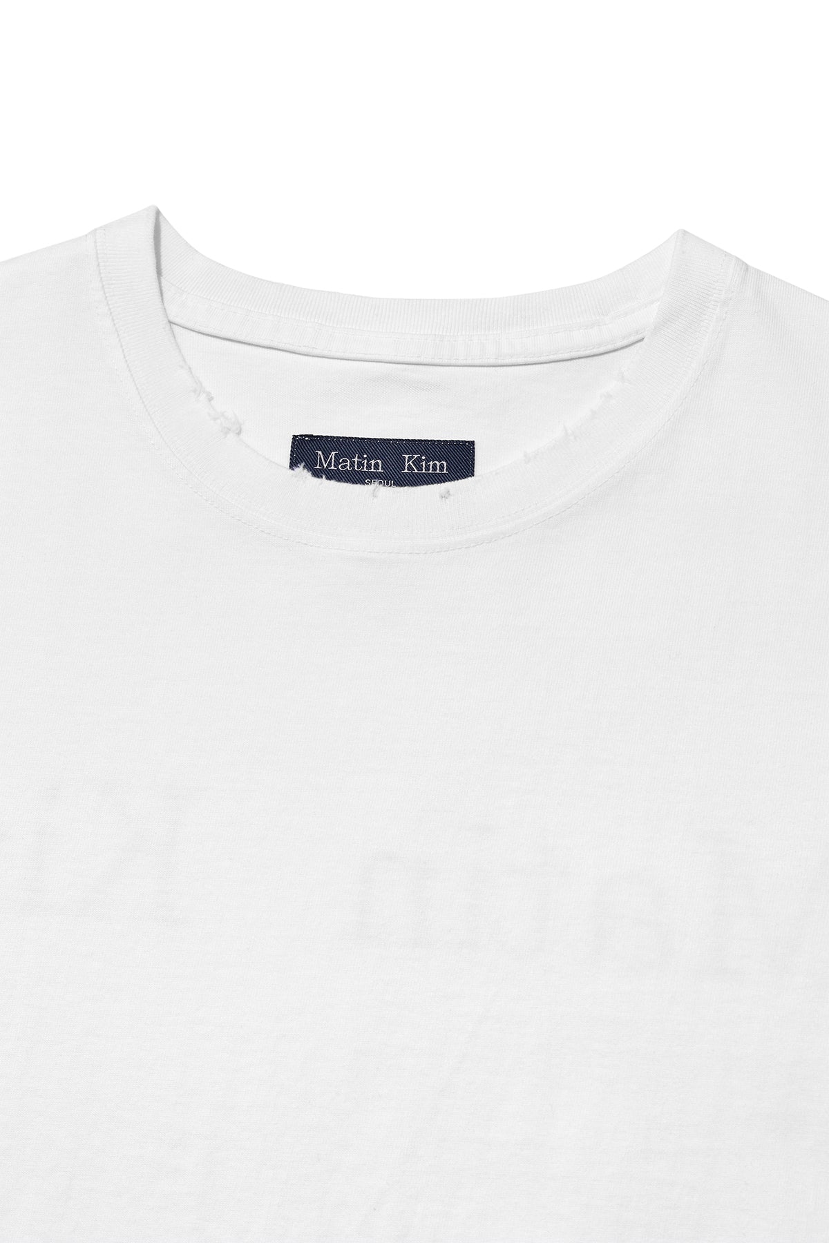 [matinkim] VINTAGE DETAIL BACK LOGO TOP FOR MEN IN WHITE