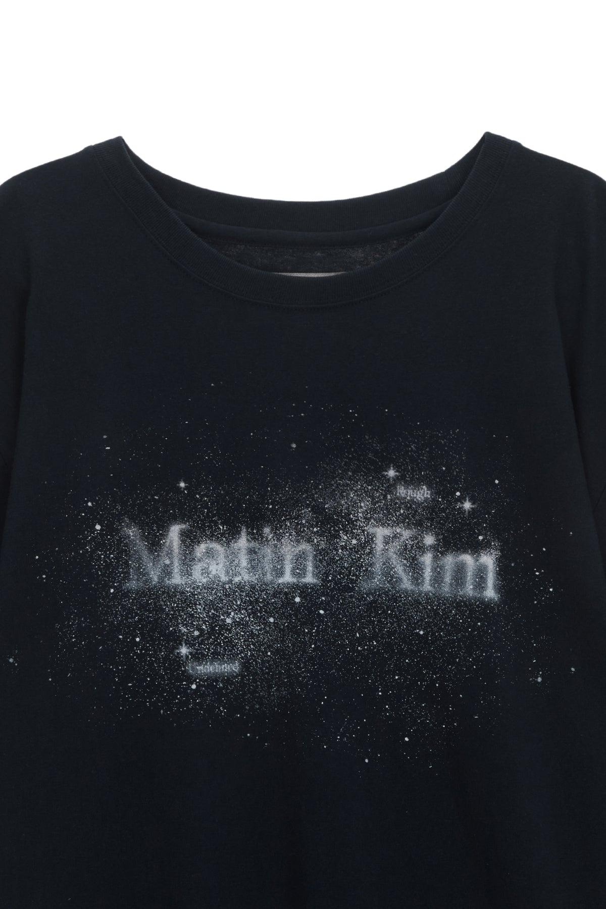 [matinkim] TWINKLE GRAPHIC LOGO TOP FOR MEN IN NAVY