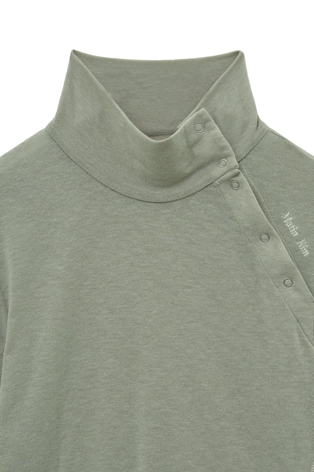 [matinkim] BUTTON SLIT HALF NECK TOP IN BEIGE