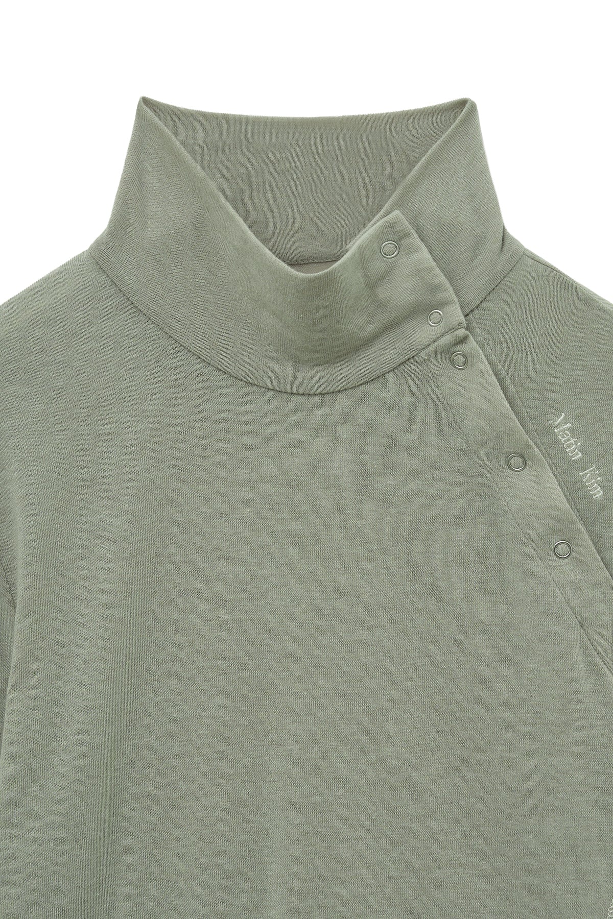 [matinkim] BUTTON SLIT HALF NECK TOP IN BEIGE