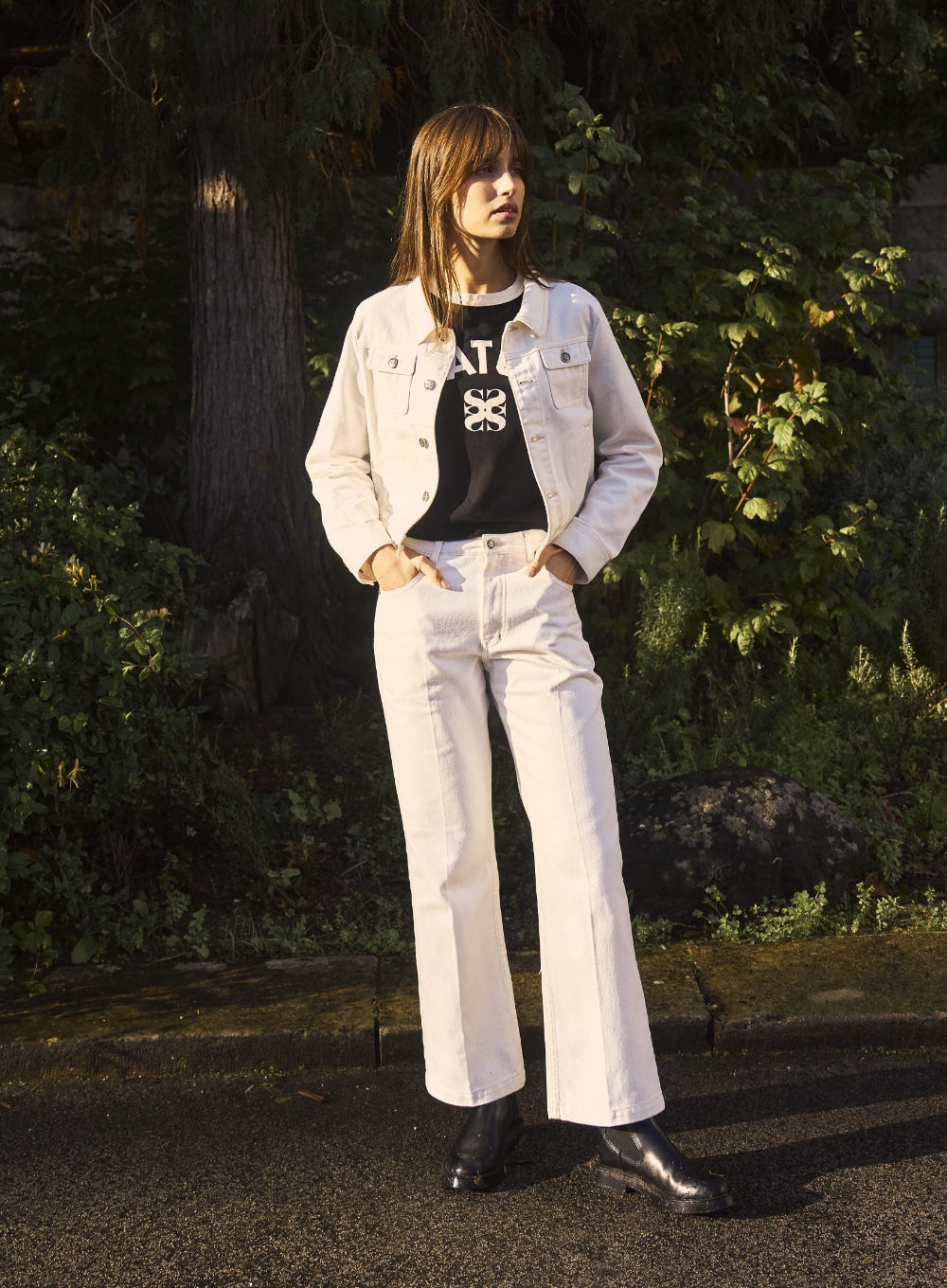 Satur (W) Classic Straight Denim Pants - White