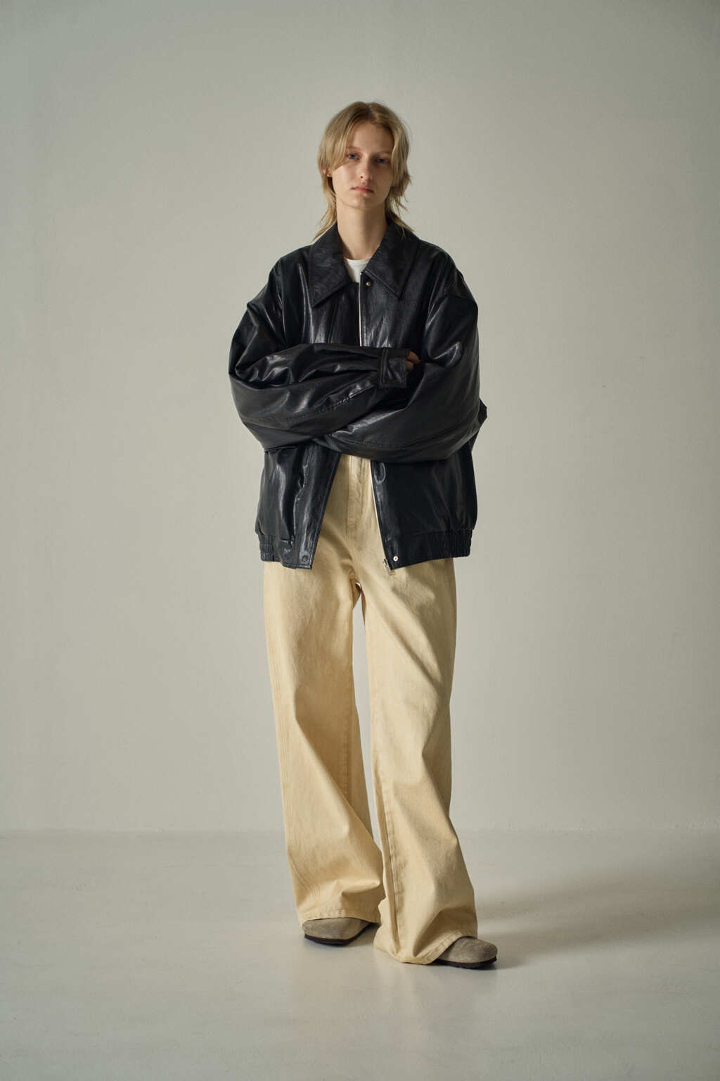 Facade Pattern Oversized Leather Blue Jong Black
