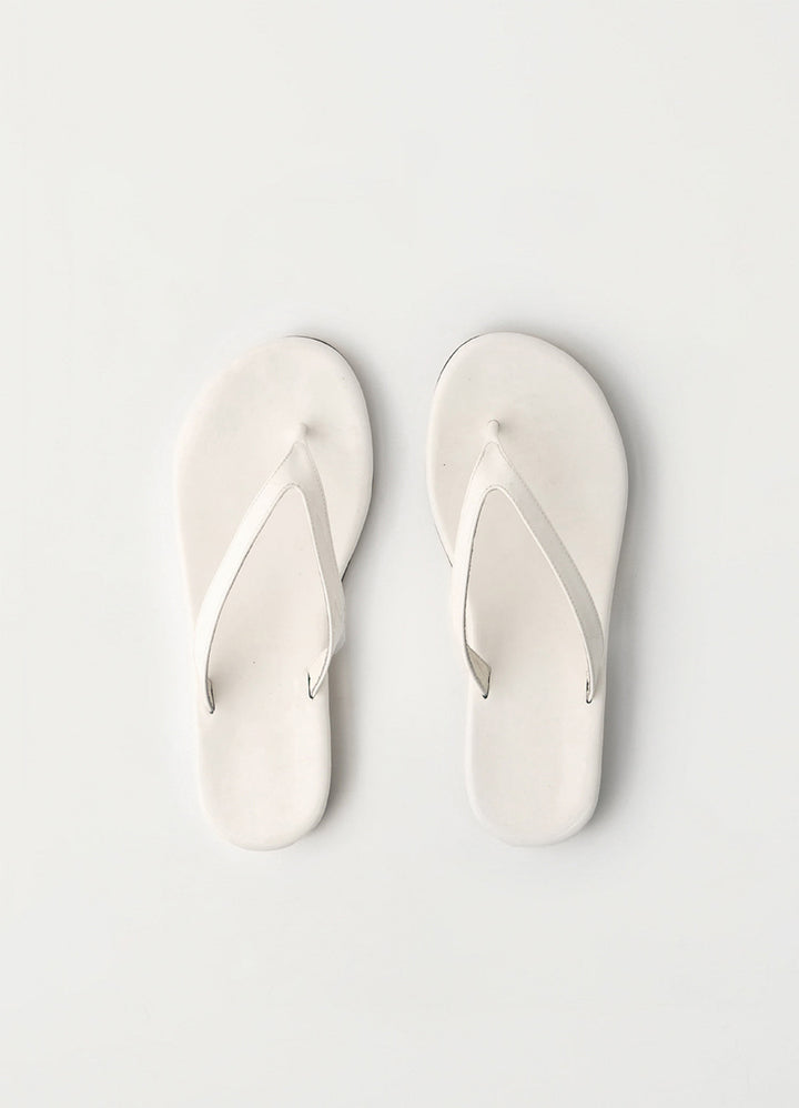 Nothing Written Glossy leather sandals (Ice white)